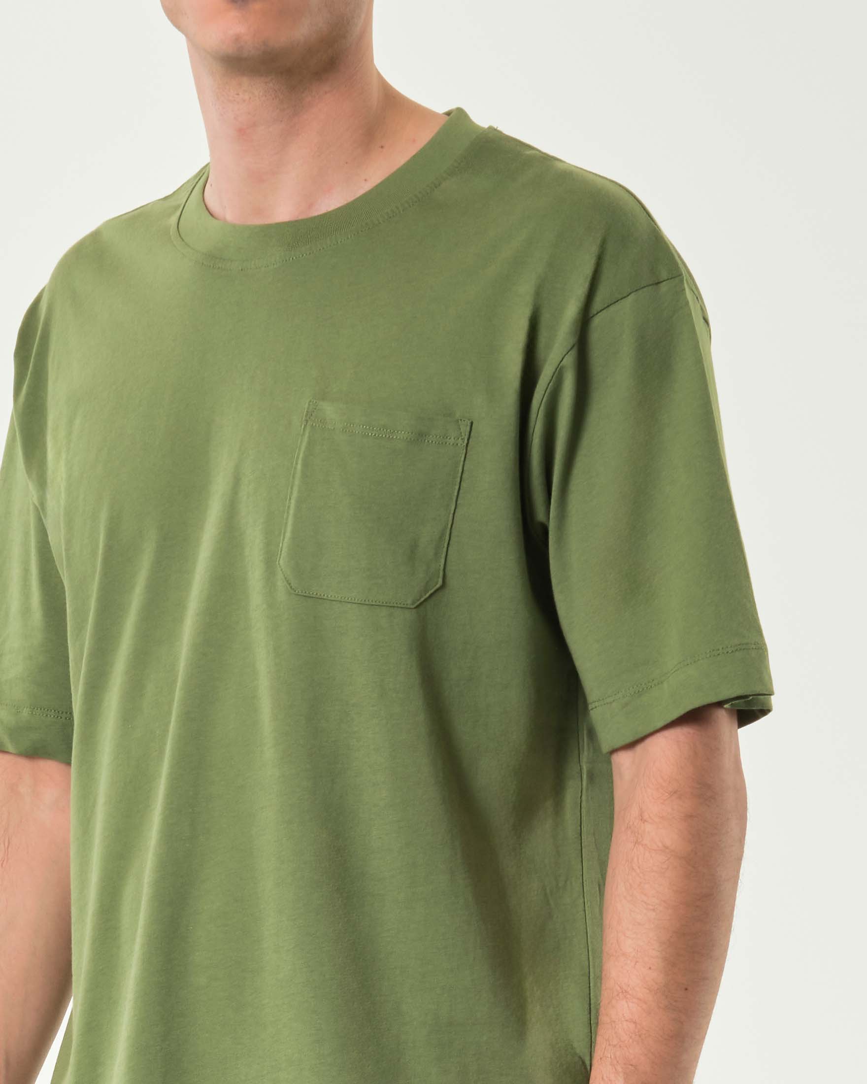 T-shirt oversize Paul Baker verde militare in puro cotone con taschino image