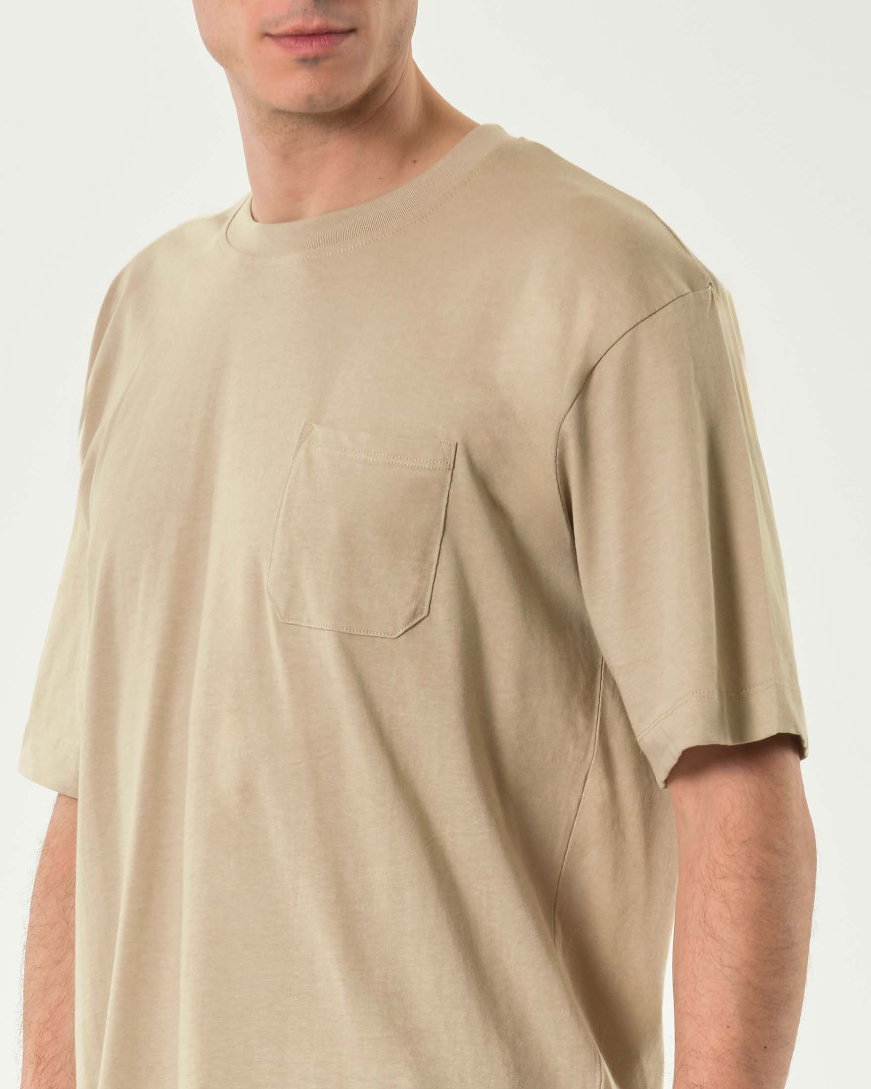 T-shirt oversize Paul Baker sabbia in puro cotone con taschino image