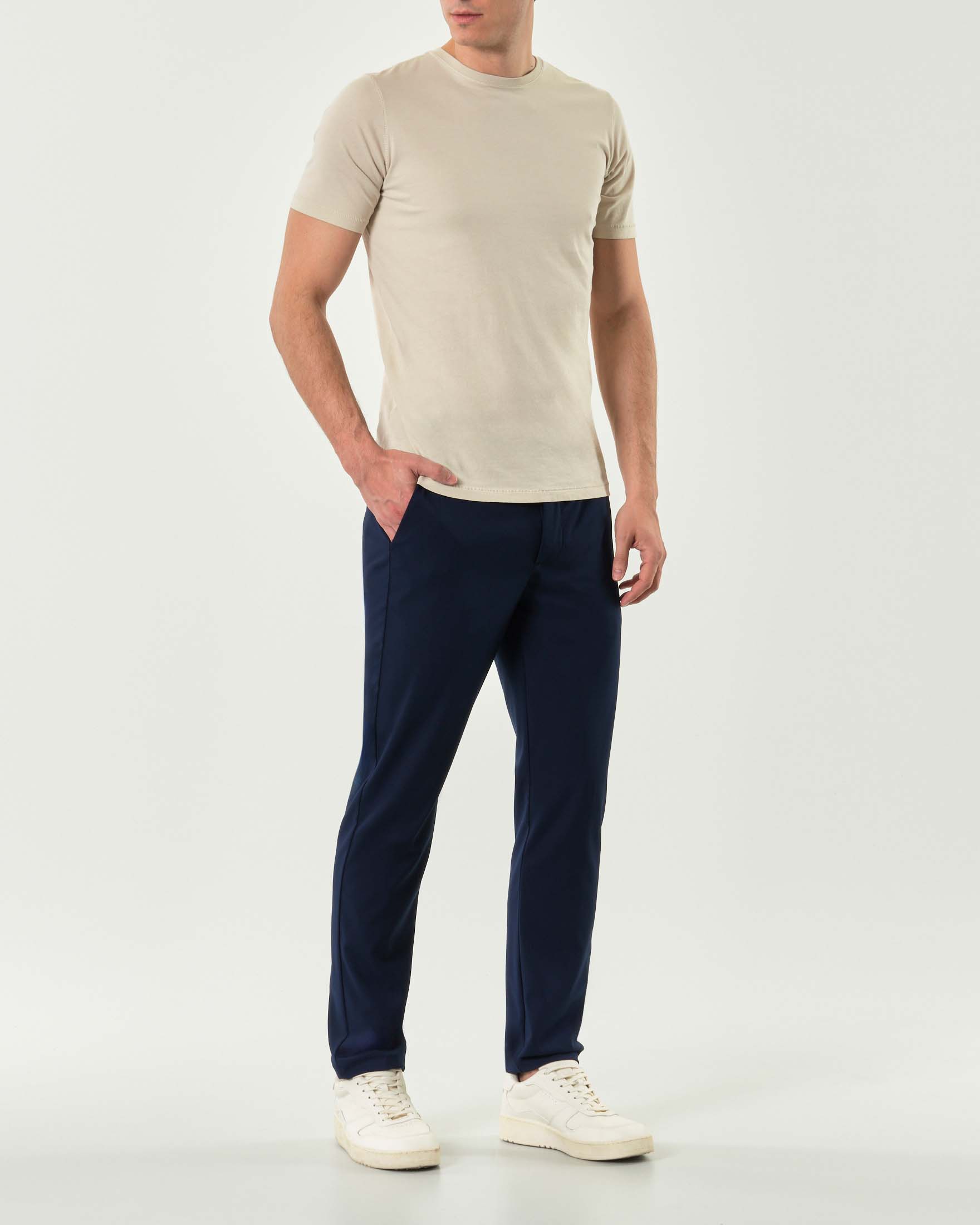 Pantalone chino blu in tessuto tecnico di misto viscosa stretch