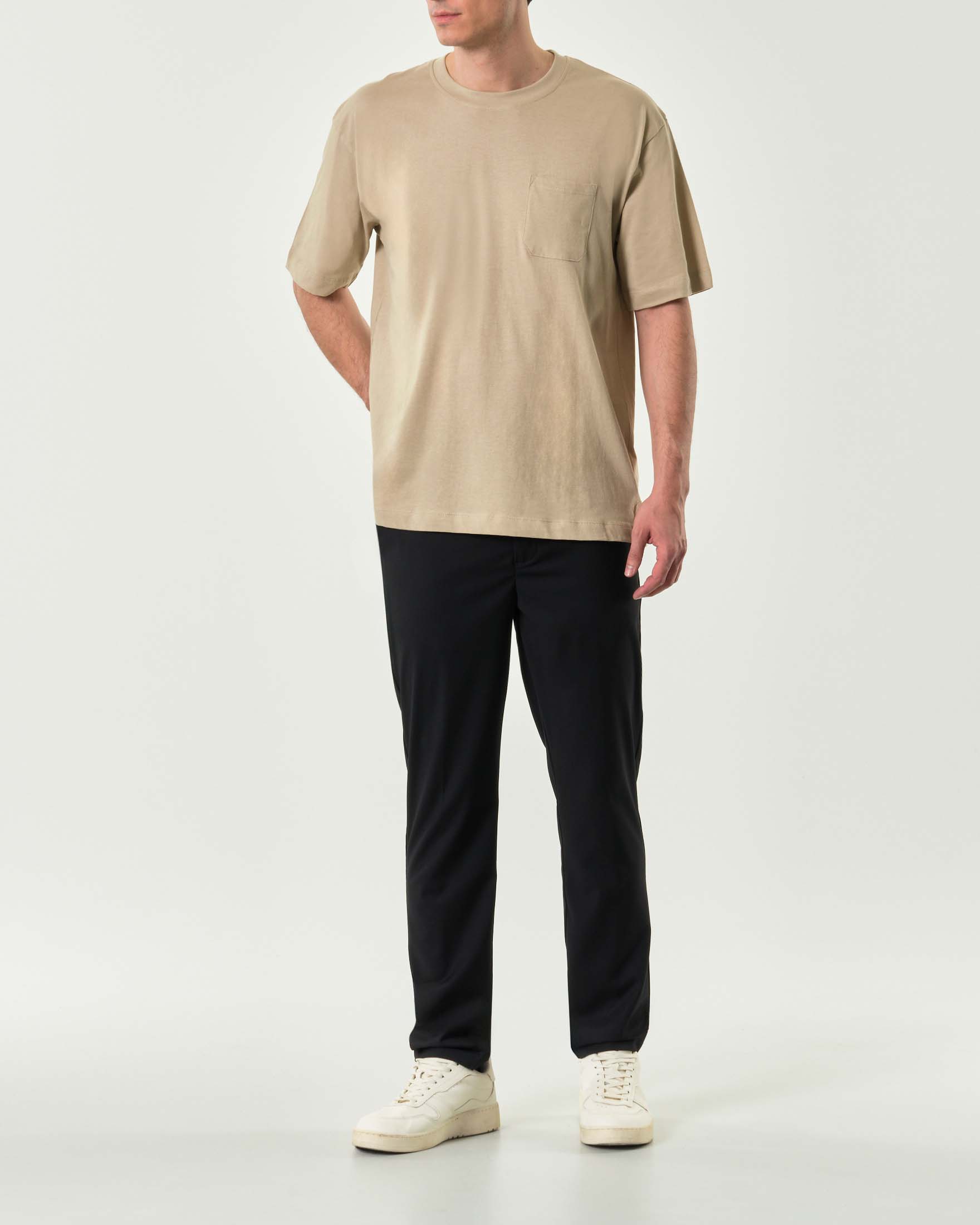 Pantalone chino nero in tessuto tecnico di misto viscosa stretch