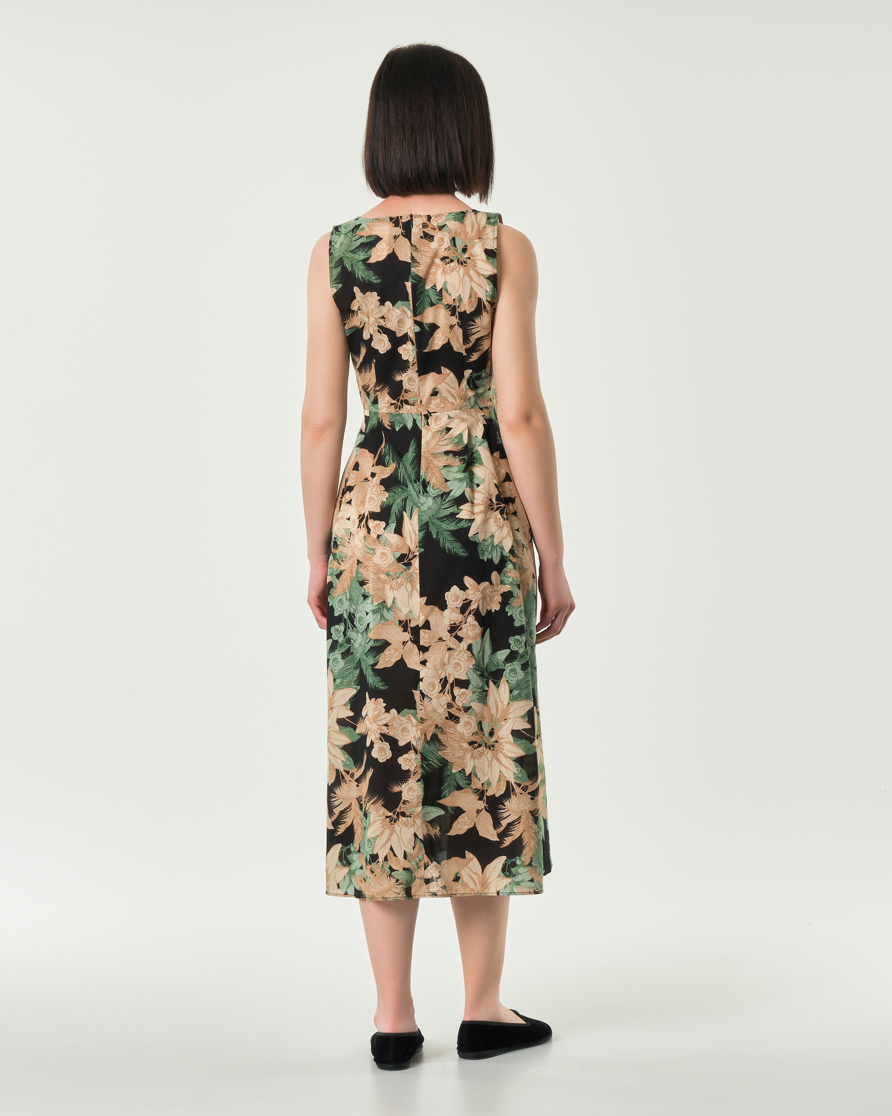 Abito midi nero Emme Marella a fantasia floreale verde senza maniche con scollo a V
