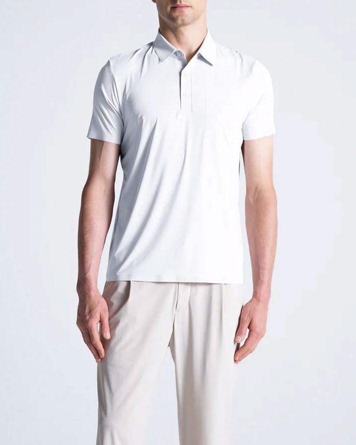 Polo mezza manica bianca in tessuto tecnico bi-stretch con taschino