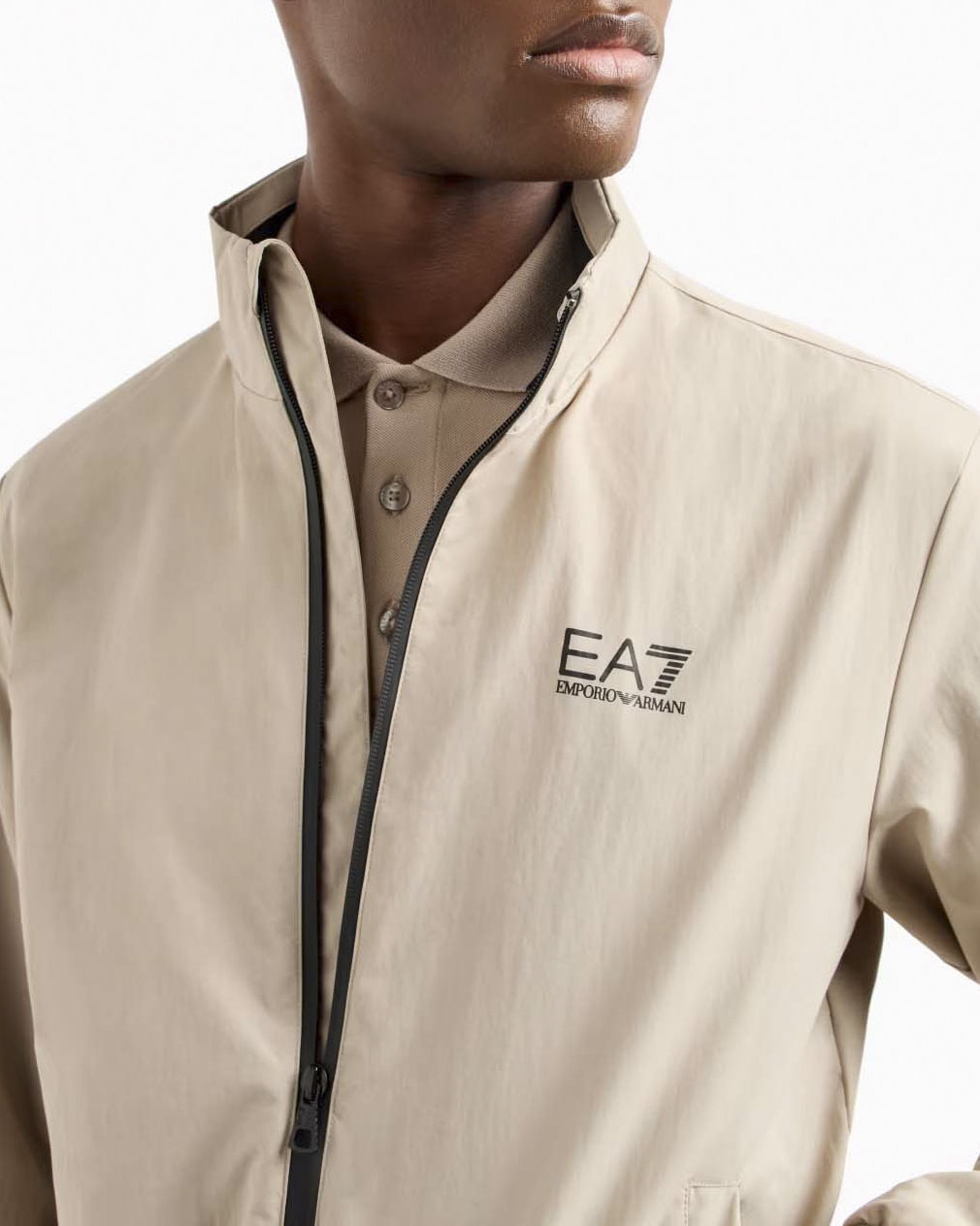Bomber EA7 beige in nylon con cerniera in contrasto e logo stampato sul petto