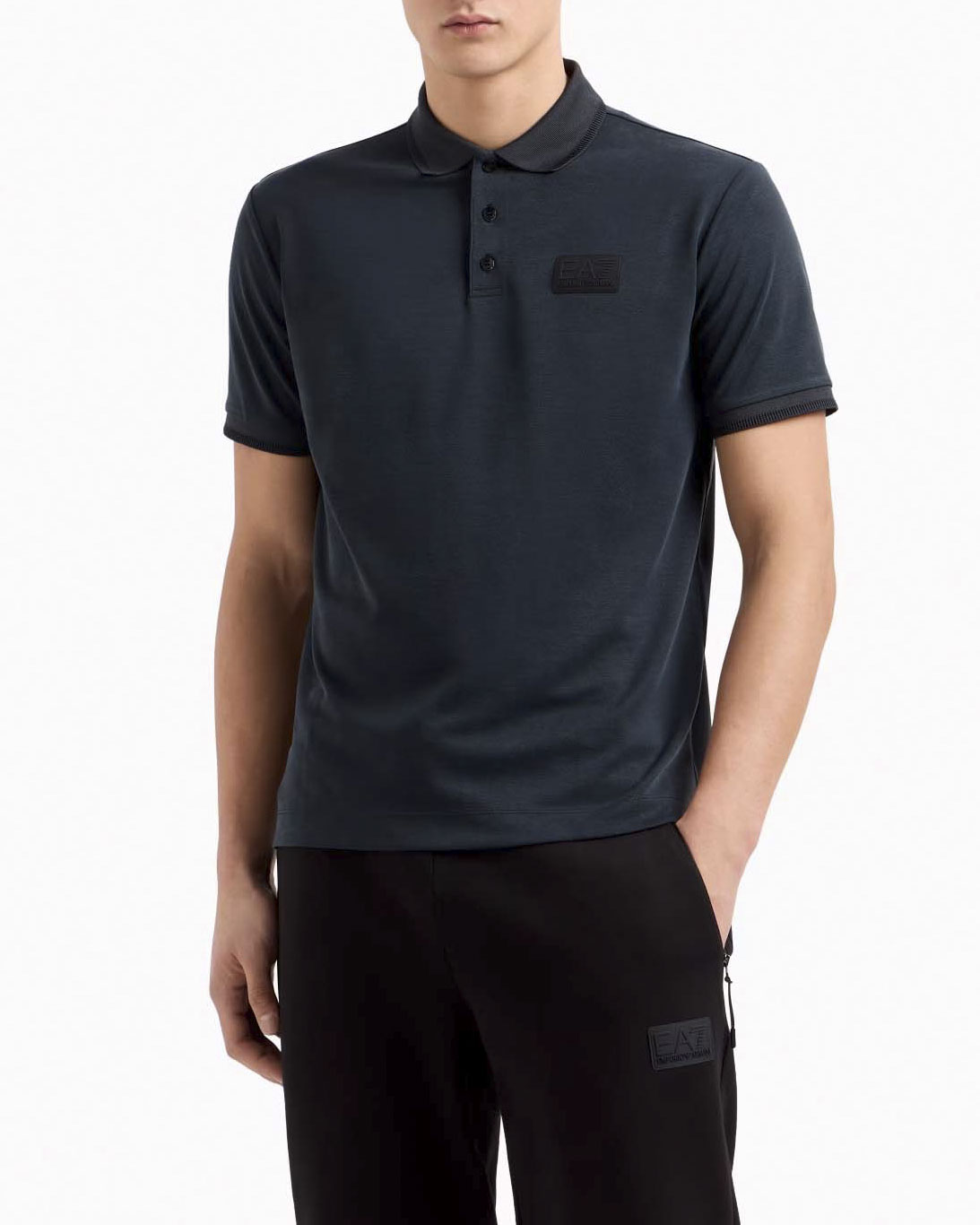 Polo EA7 lavagna in morbido lyocell con patch porta logo sul petto