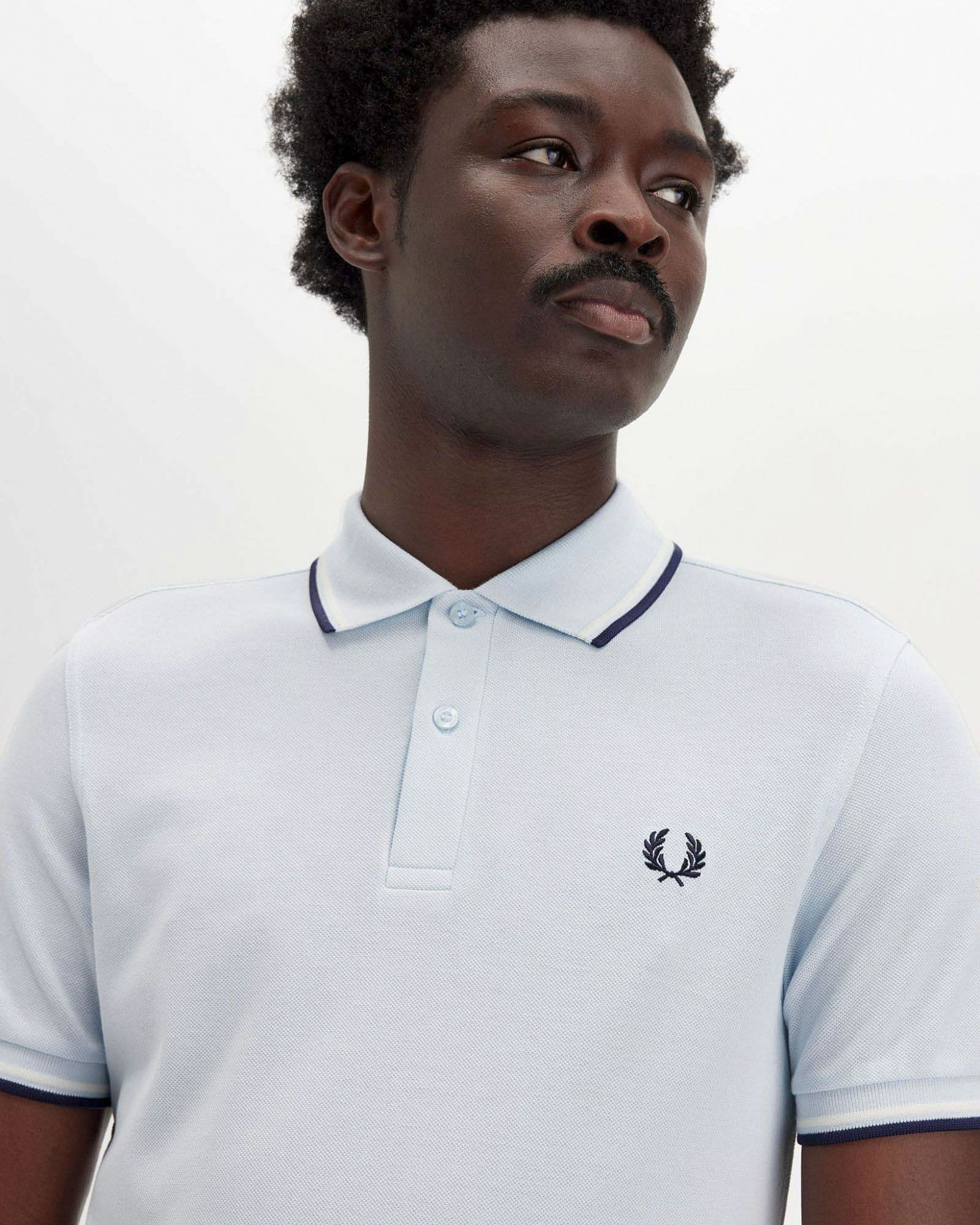 Polo mezza manica Fred Perry azzurra con bordino bianco e blu
