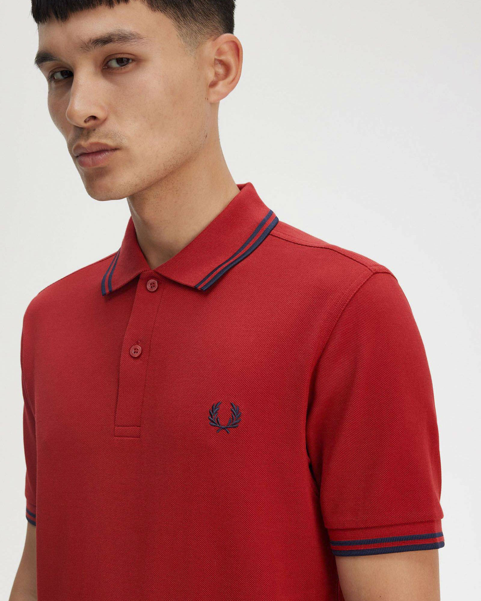 Polo mezza manica Fred Perry rossa con bordino blu