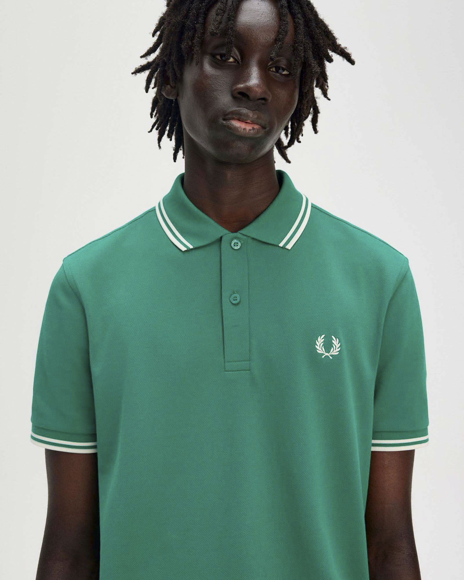 Polo mezza manica Fred Perry verde con bordino bianco