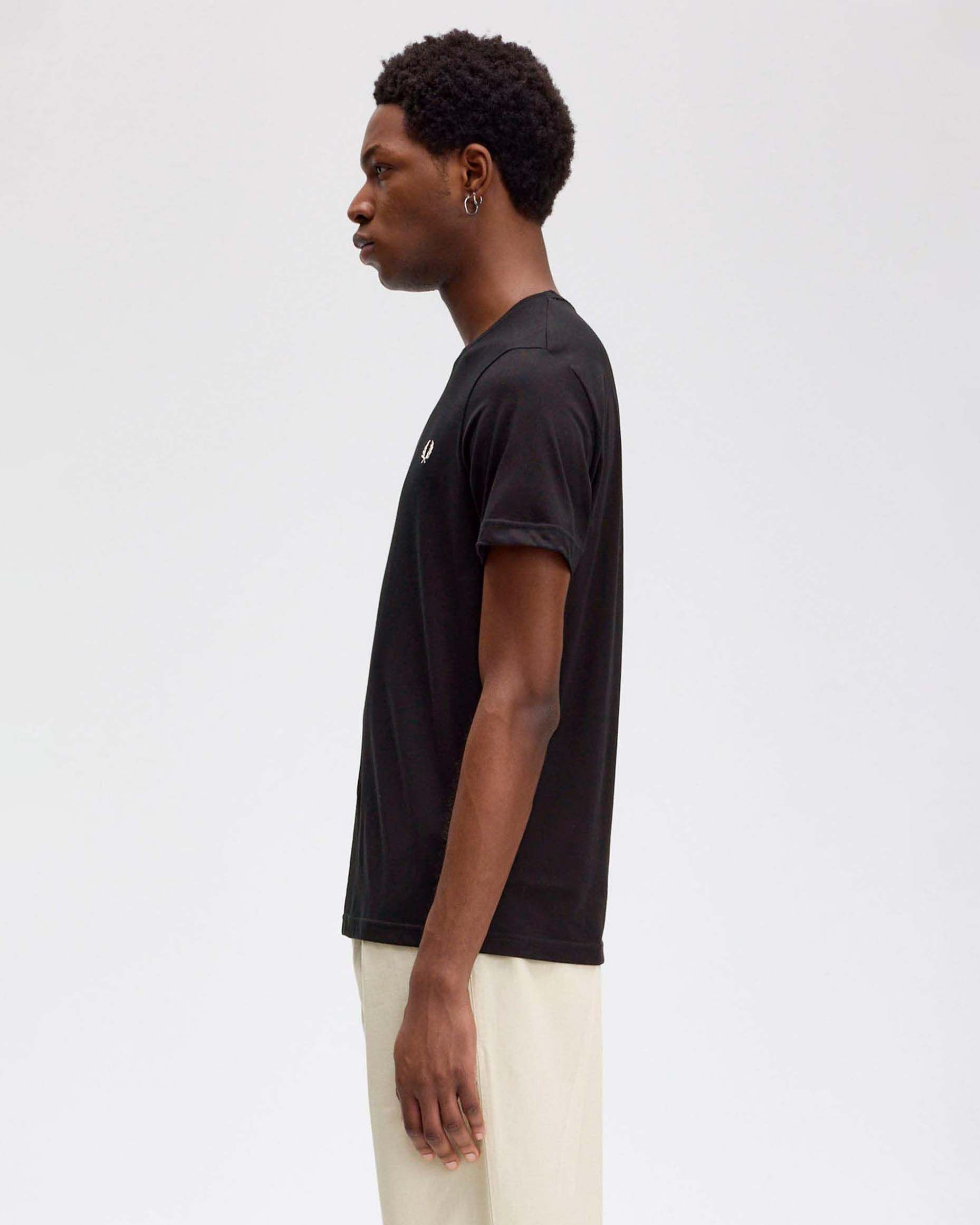 T-shirt mezza manica Fred Perry nera tinta unita image