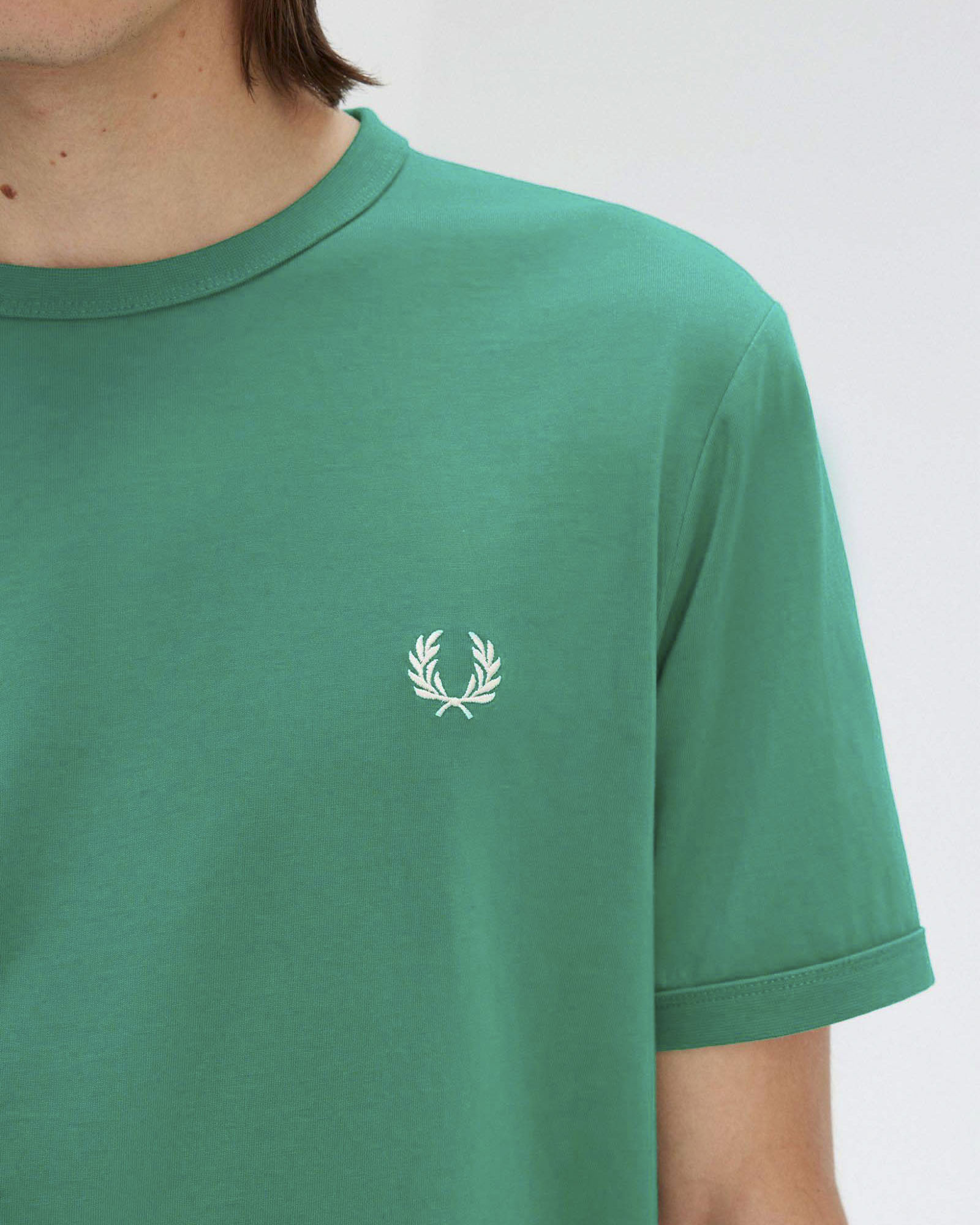 T-shirt mezza manica Fred Perry verde tinta unita image