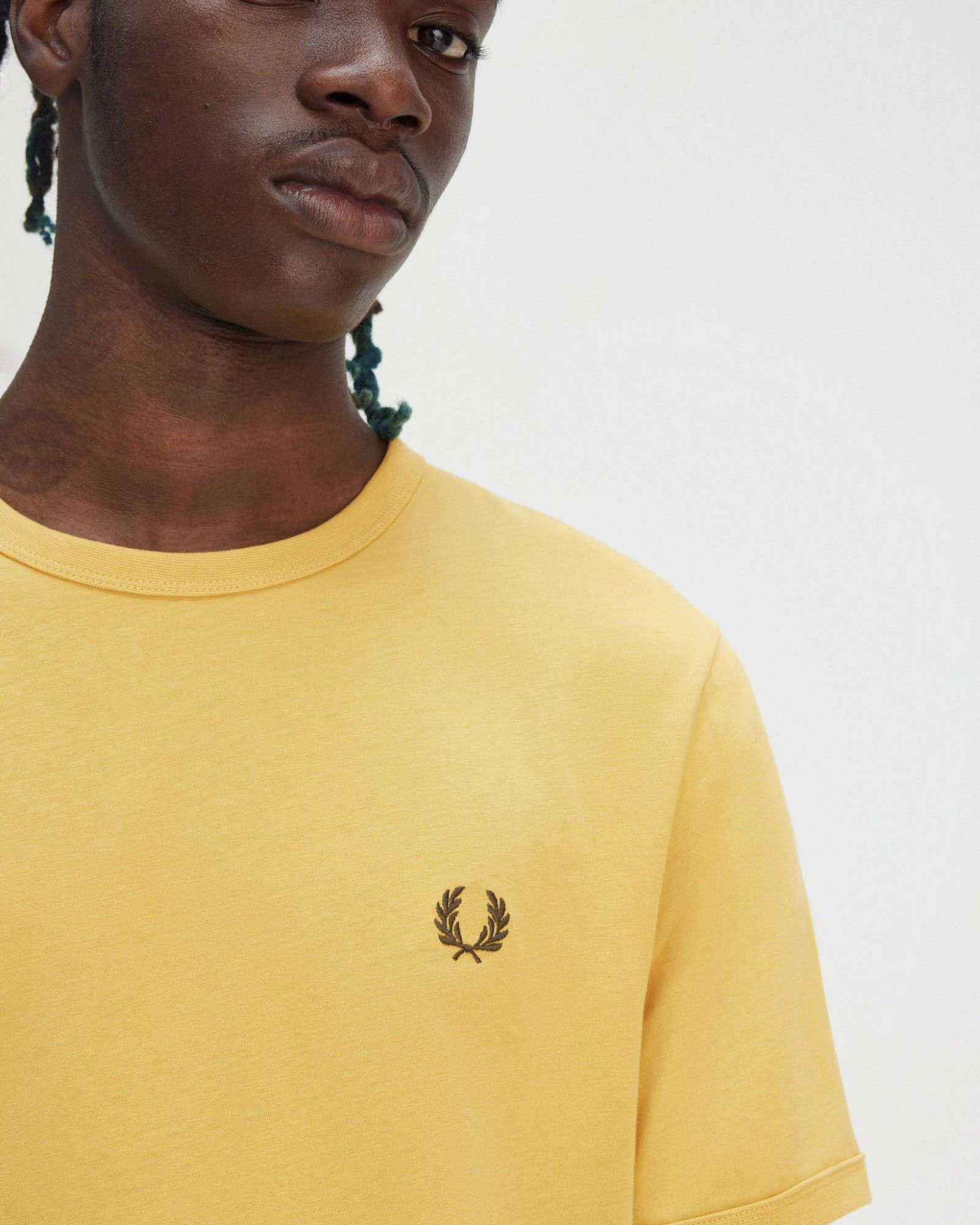 T-shirt mezza manica Fred Perry gialla tinta unita image