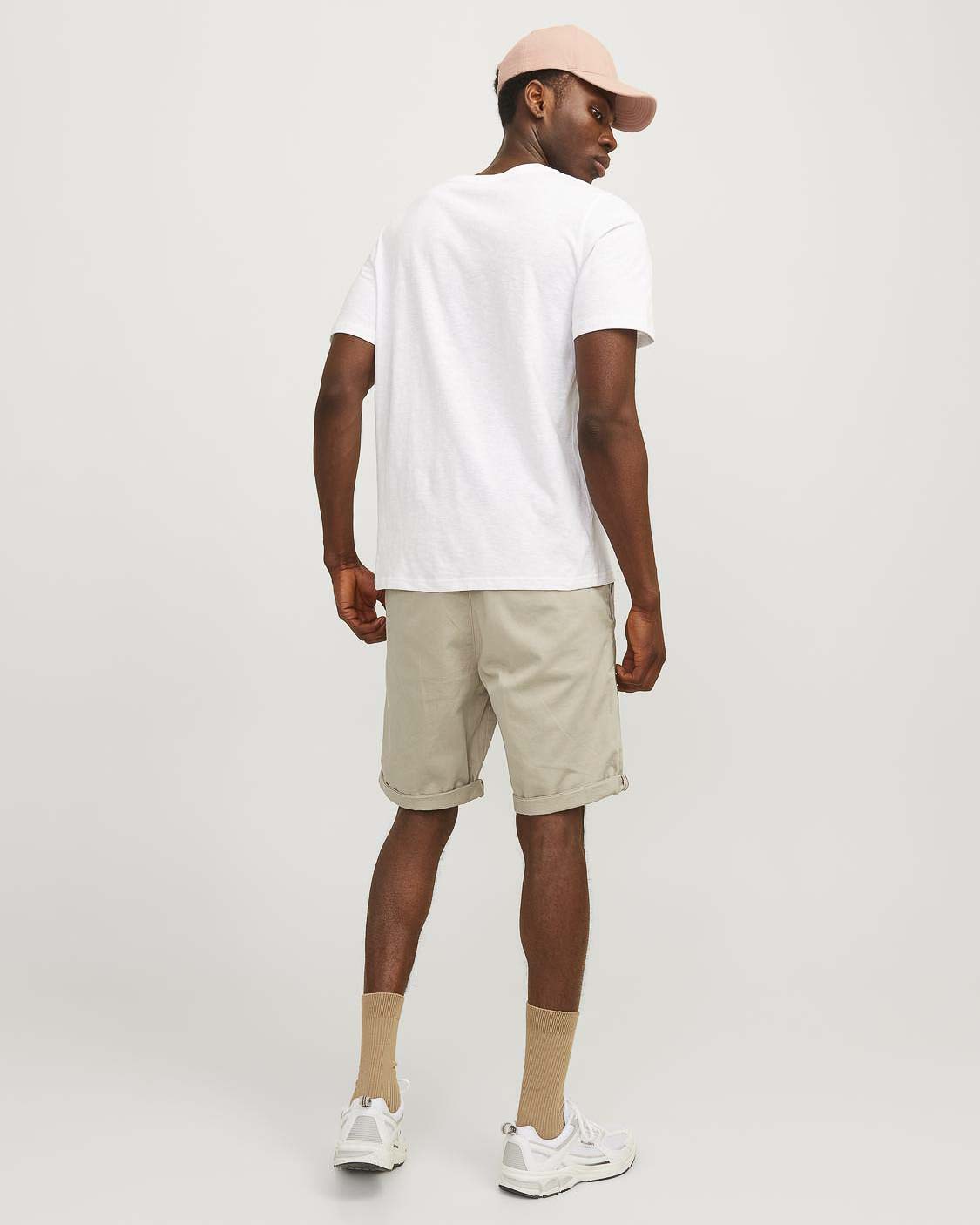 Bermuda chino Bowie Jack & Jones color sabbia in gabardina di cotone stretch con risvolto