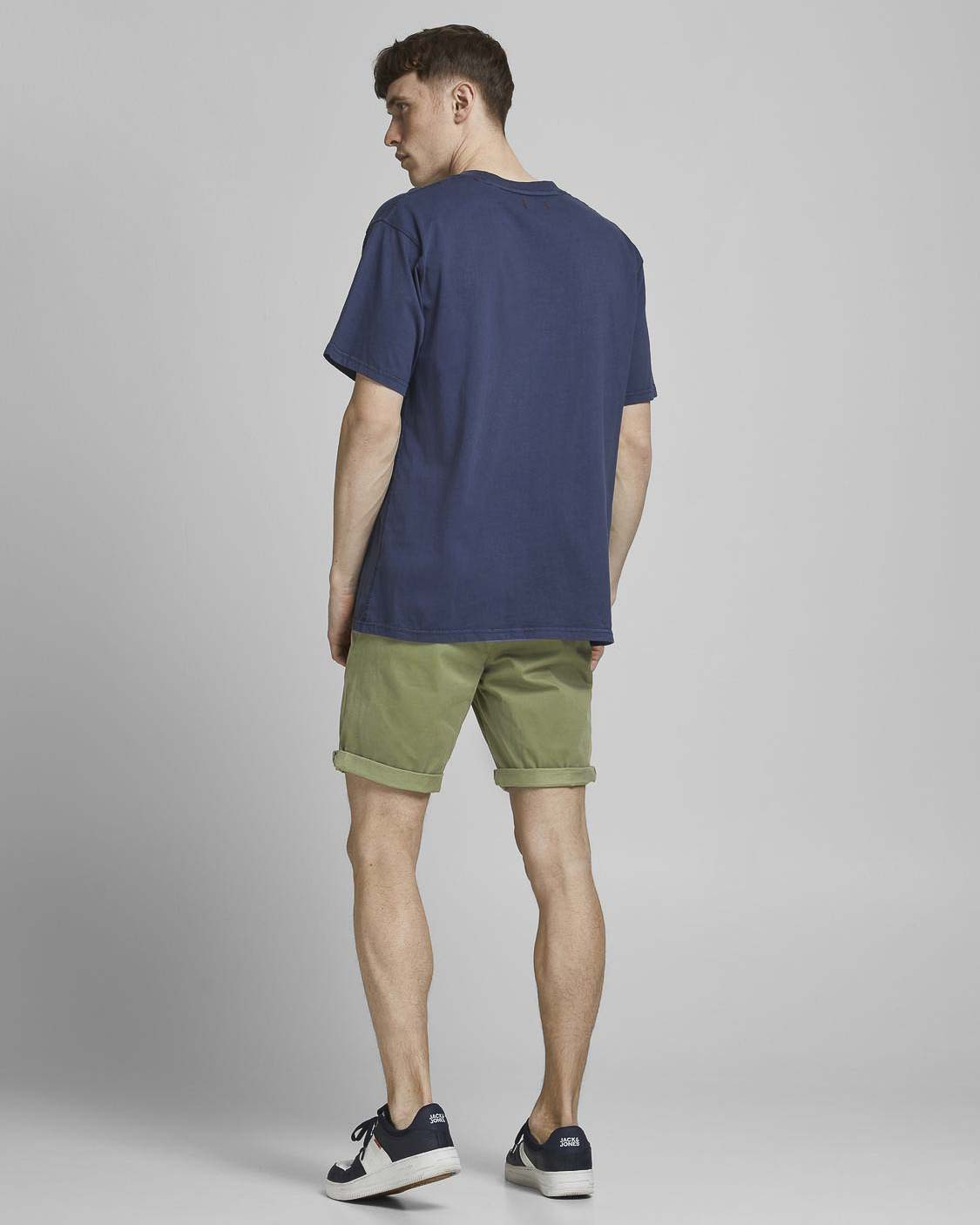 Bermuda chino Bowie Jack & Jones verde salvia in gabardina di cotone stretch con risvolto