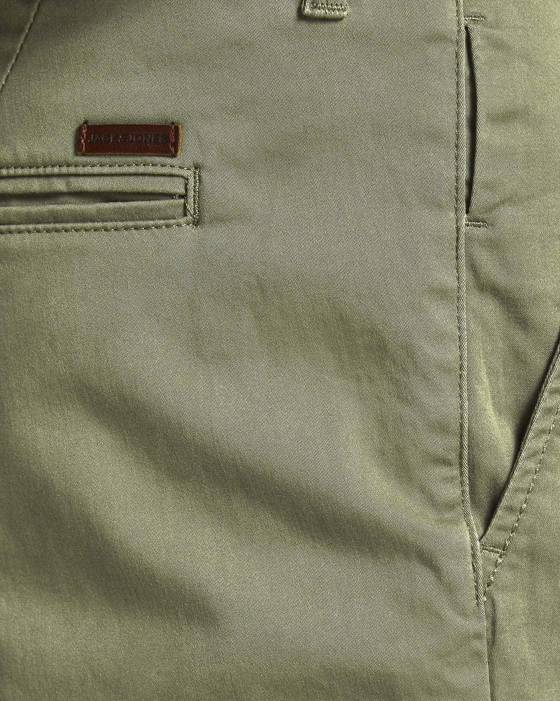Bermuda chino Bowie Jack & Jones verde salvia in gabardina di cotone stretch con risvolto