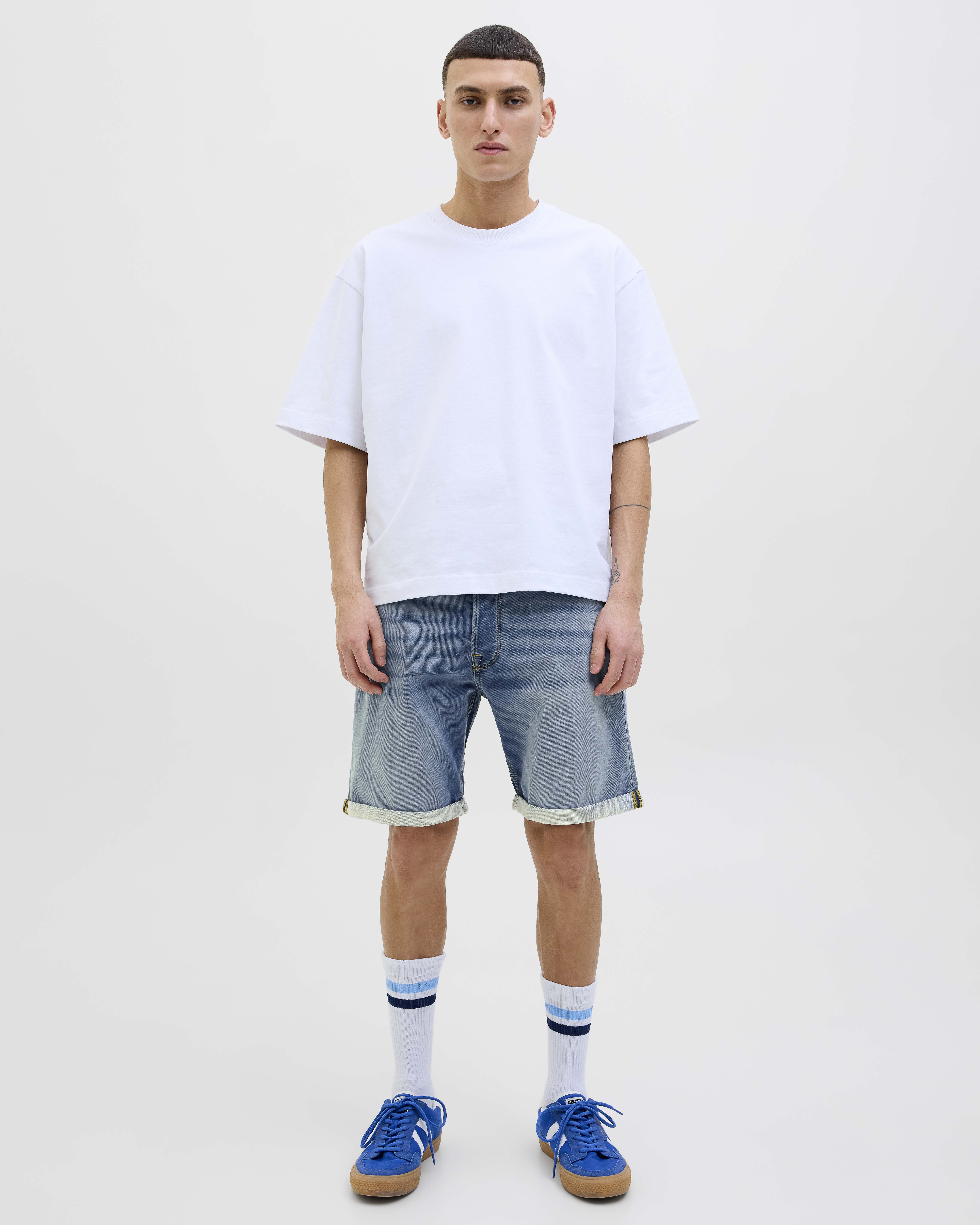 Bermuda Rick Jack & Jones loose-fit in denim di cotone e viscosa stretch lavaggio chiaro con baffature