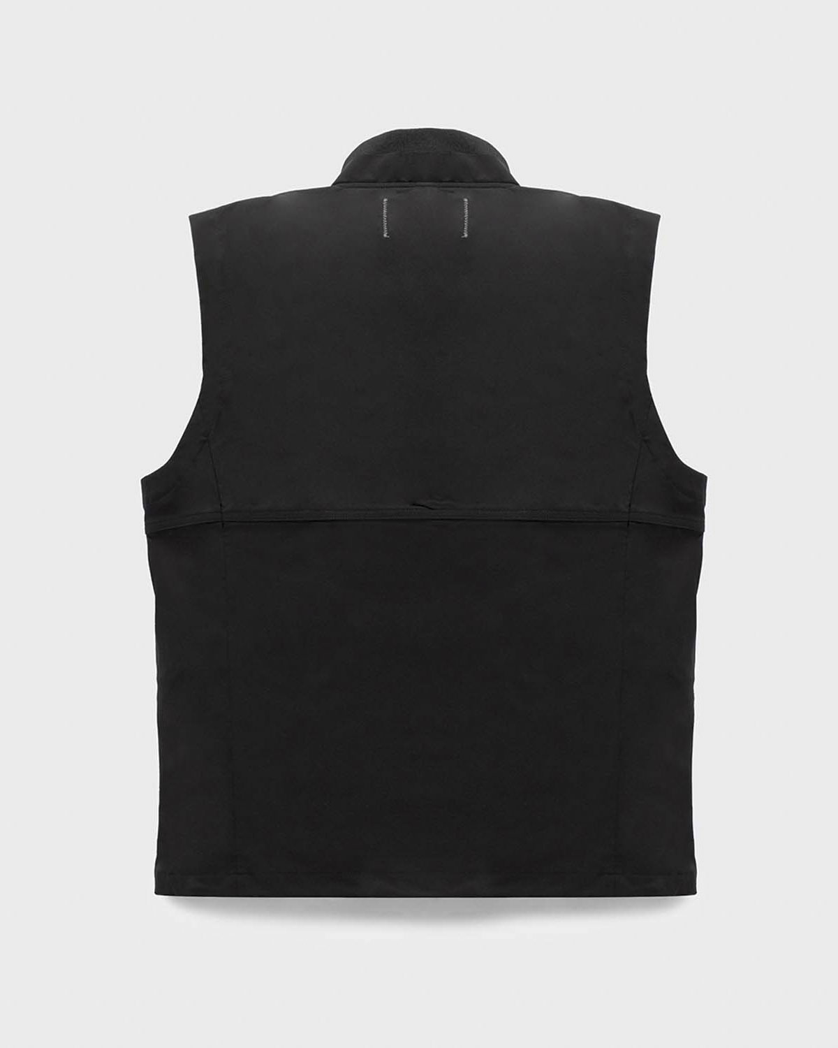 Gilet Eric Refrigiwear nero in softshell con patch logo applicato sul petto image