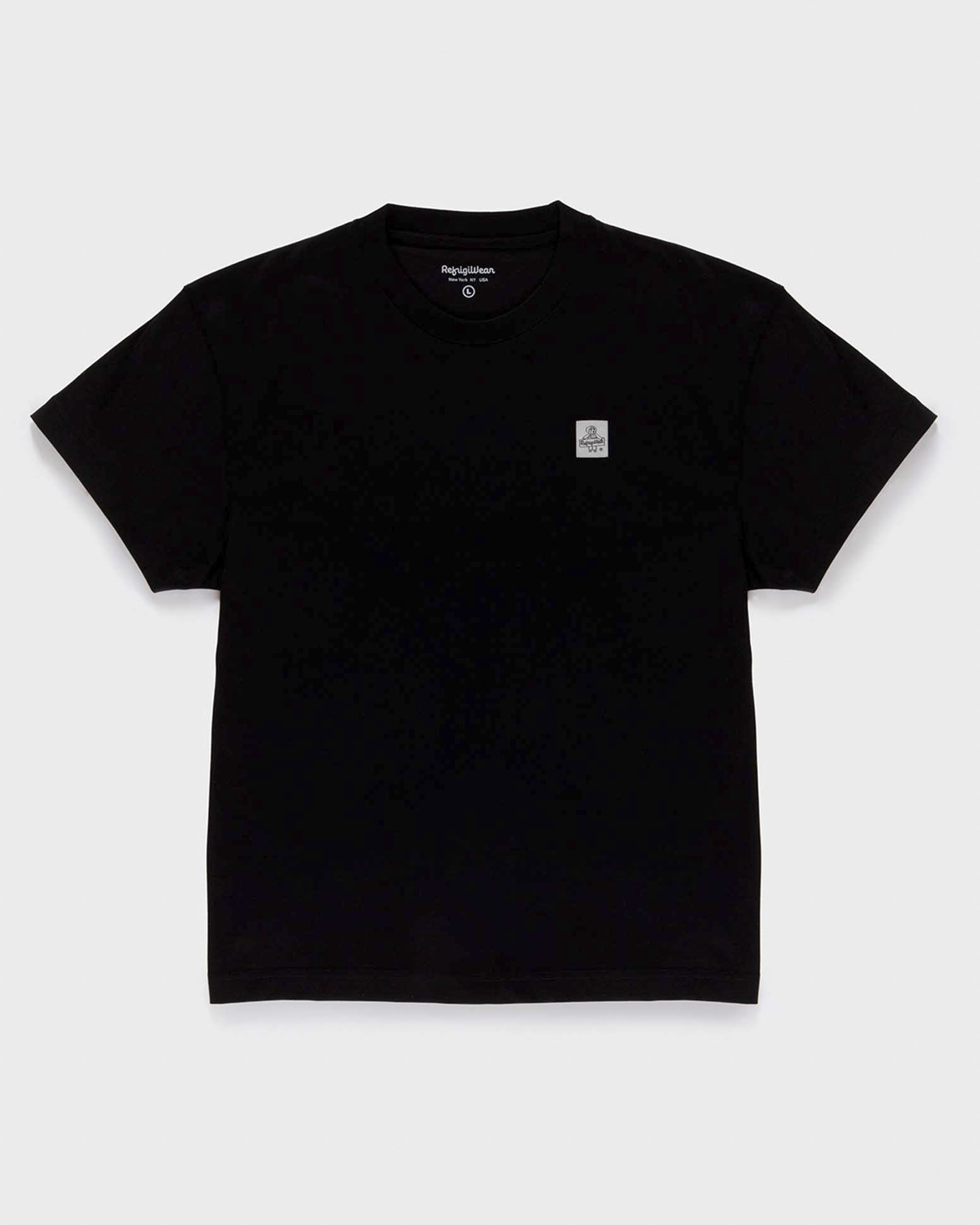 T-shirt mezza manica nera con patch logo sul petto