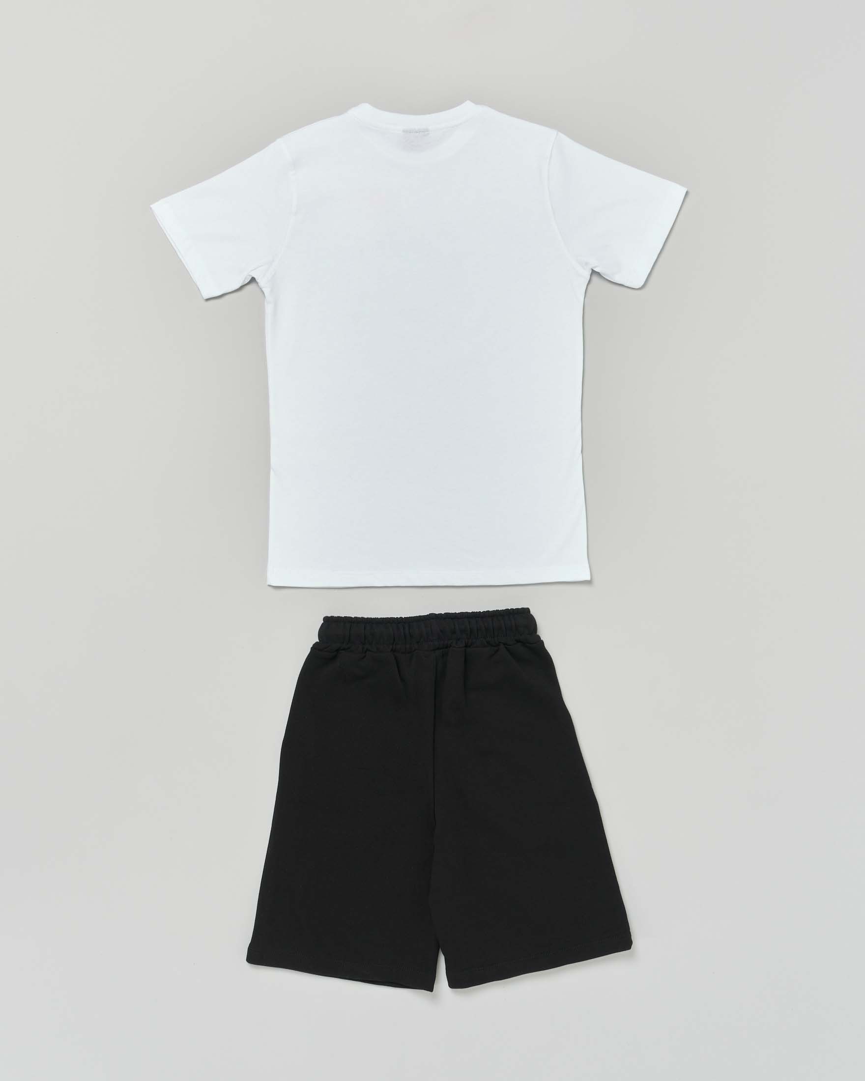 Completo Disclaimer t-shirt bianca e bermuda nero