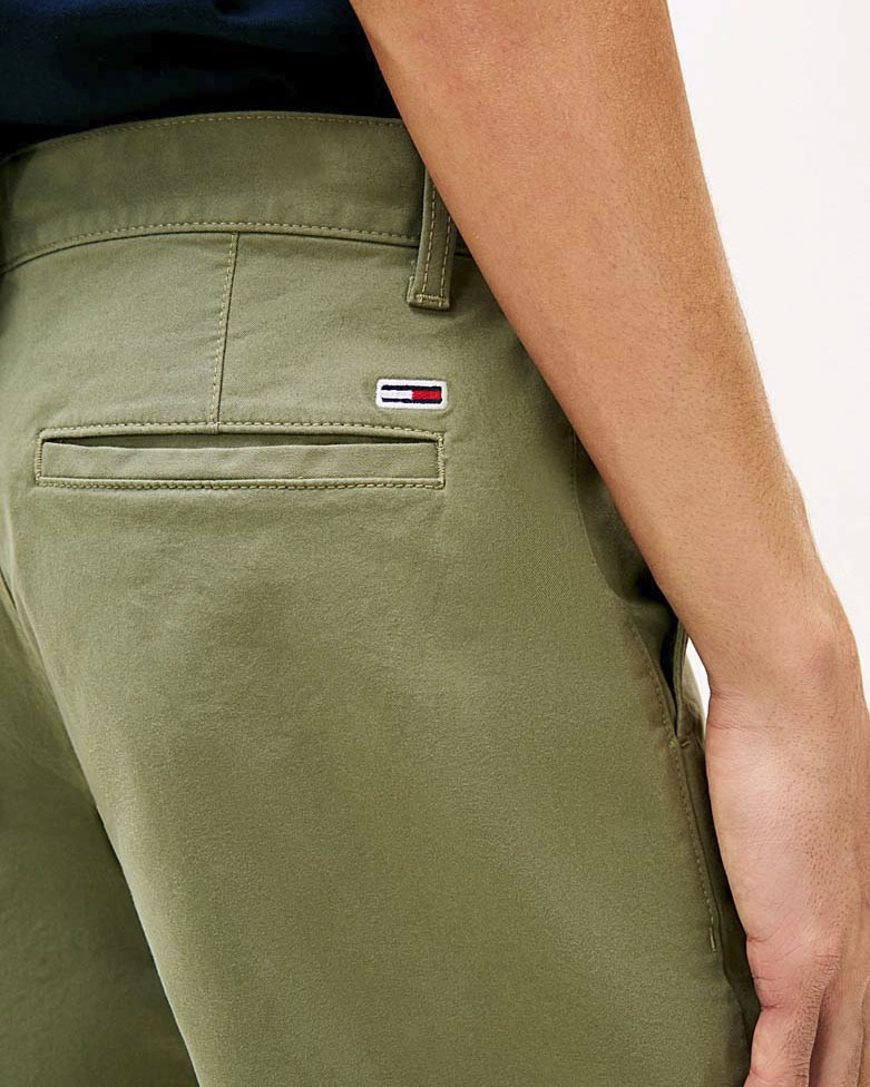 Bermuda chino Tommy Jeans verde militare in gabardina di cotone stretch