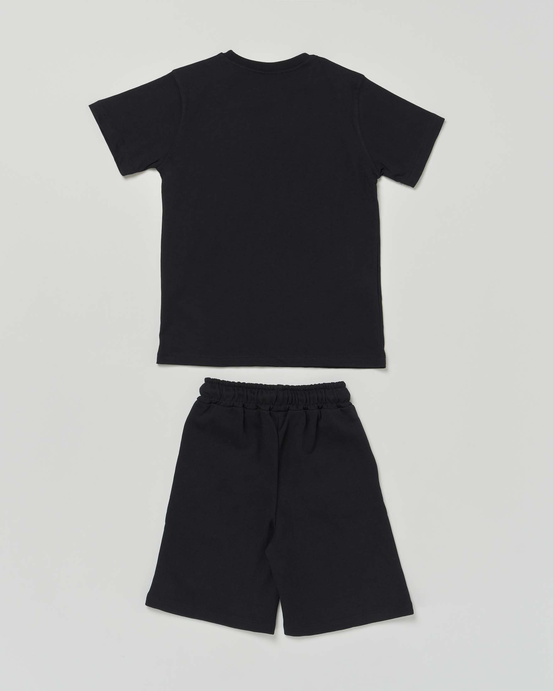 Completo Disclaimer t-shirt e bermuda neri con logo