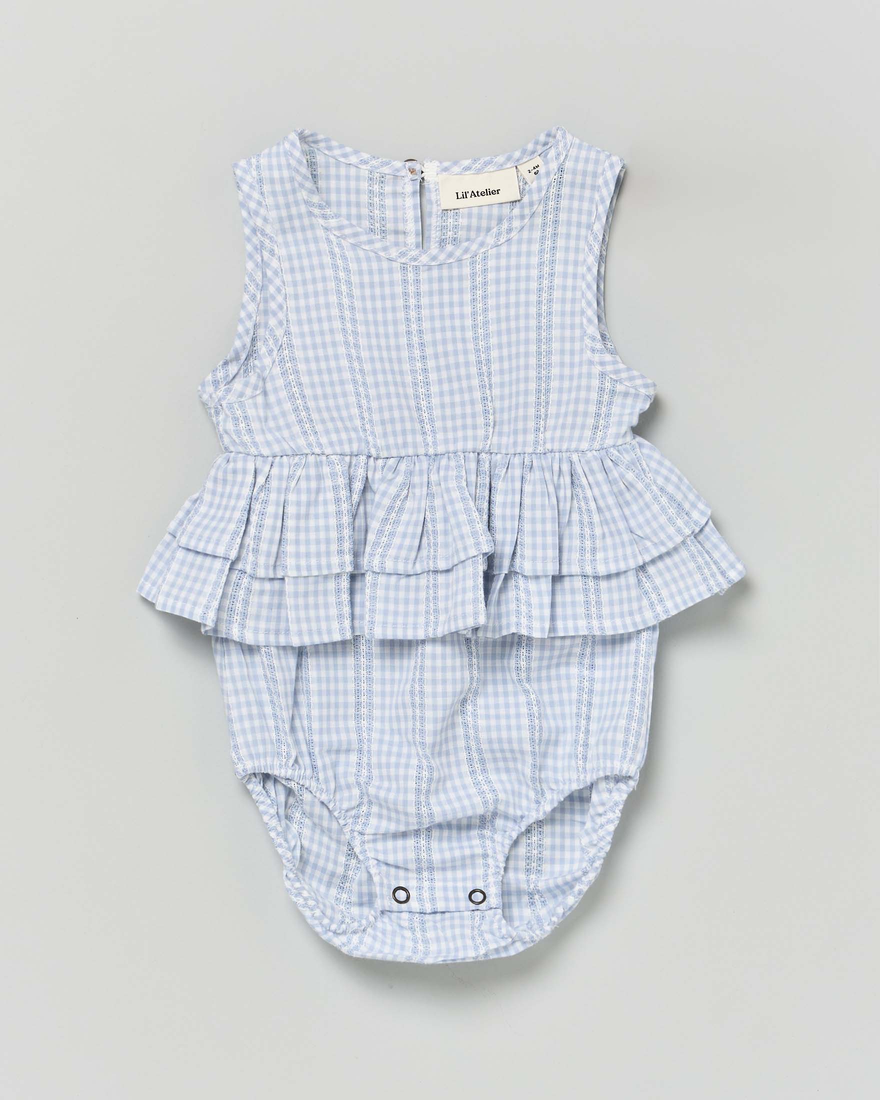 Pagliaccetto Lil'Atelier in vichy azzurro e bianco con gonna a balze