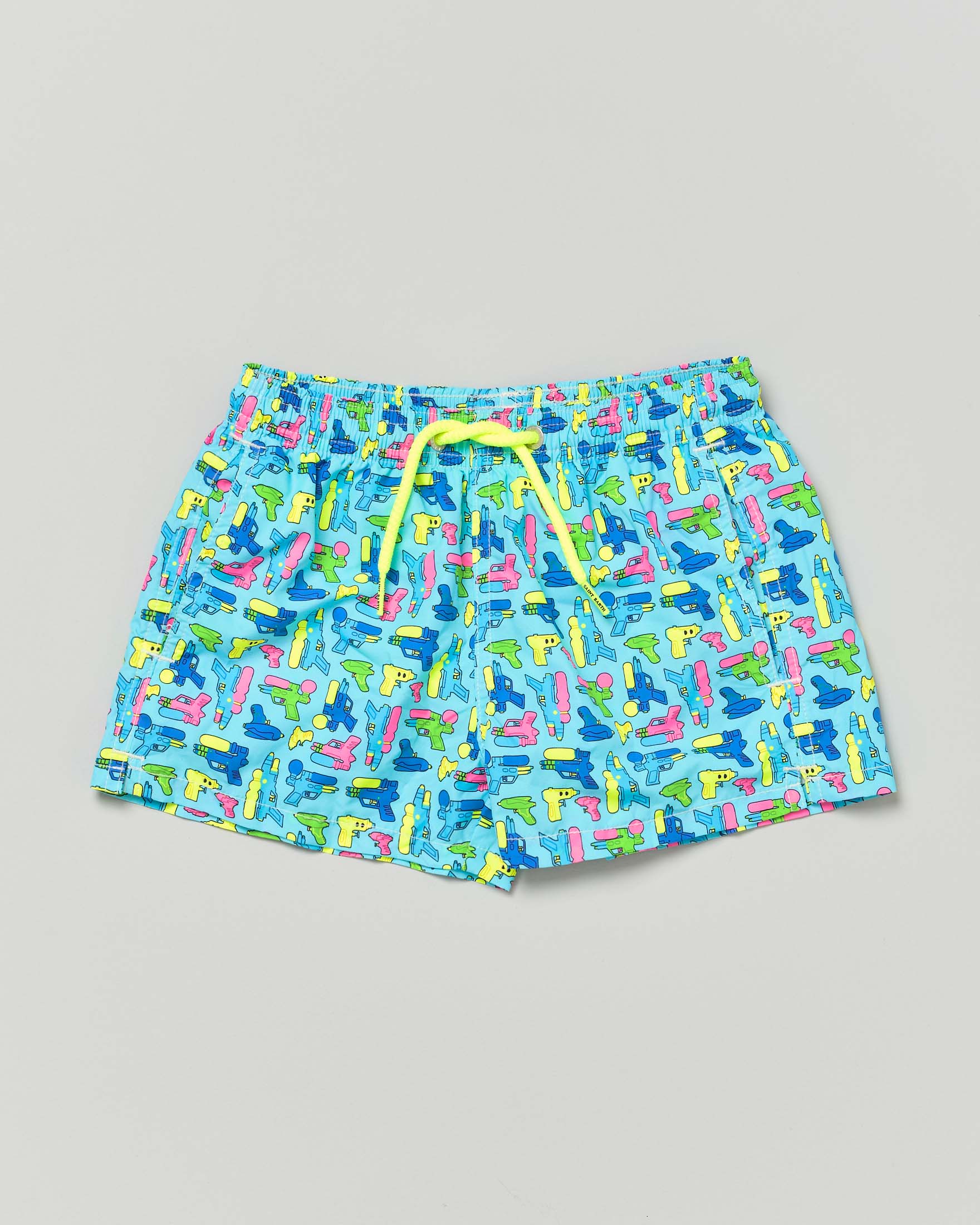 Boxer mare azzurro con pistole d'acqua multicolor