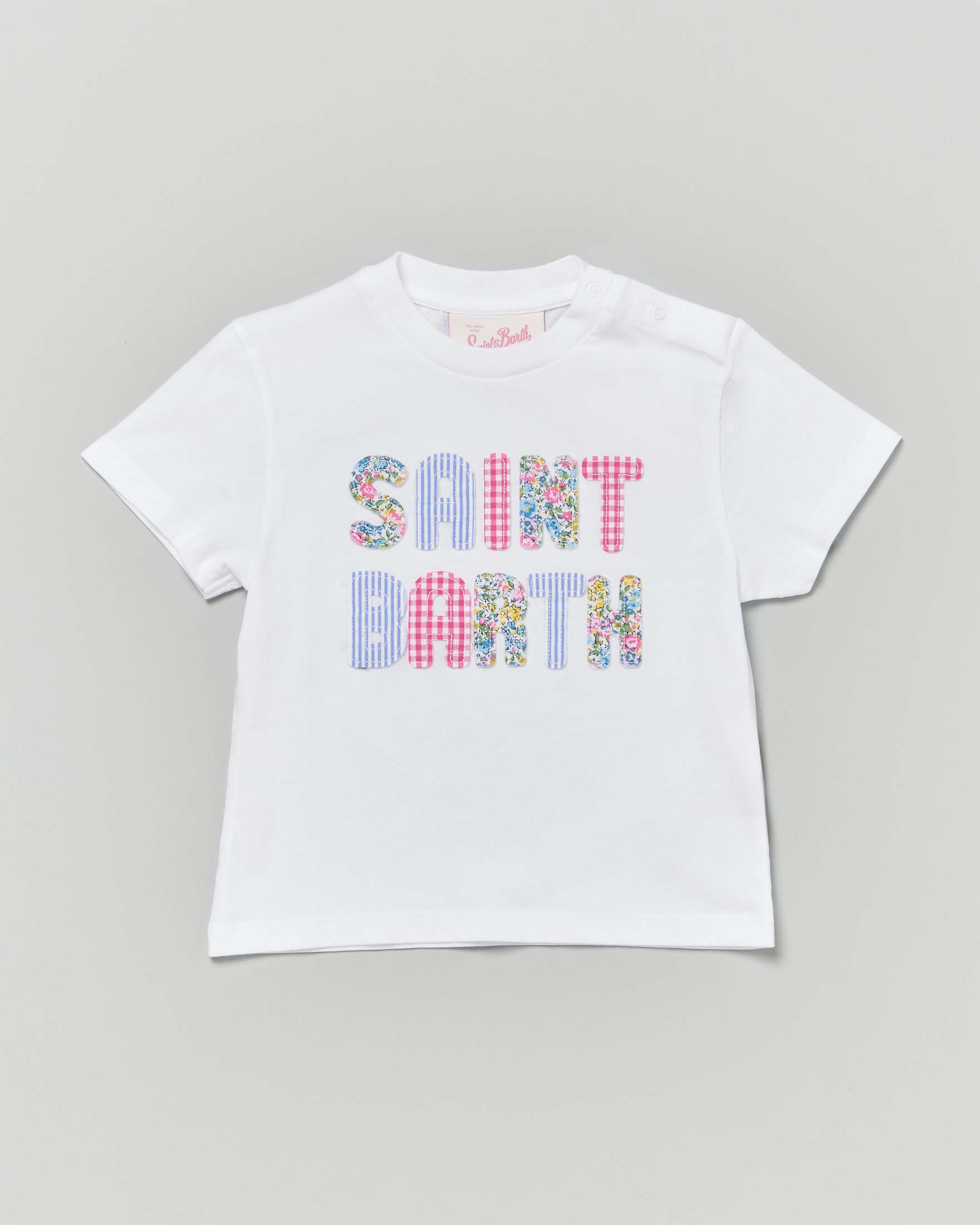 T-shirt bianca con scritta logo ricamata in multi fantasia
