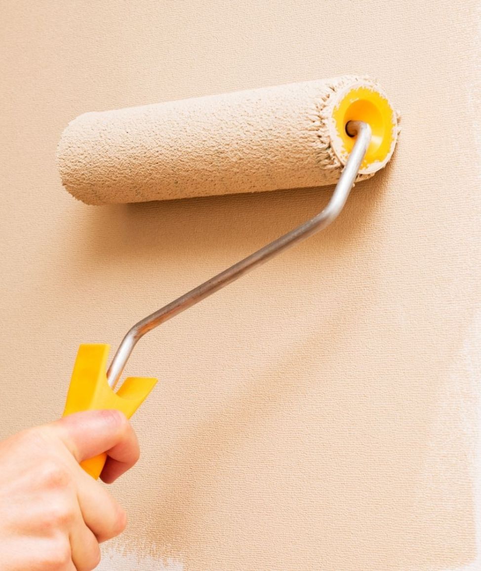 Pitturare una parete con rullo