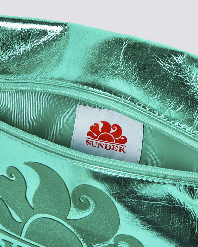 Pochette Sundek color acqua effetto metallizzato Sundek con patch logo in gomma e laccetto image