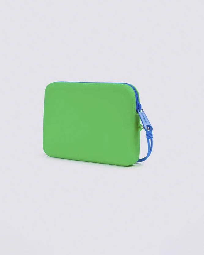Wristlet pochette verde Sundek in materiale gommato con logo turchese a rilievo