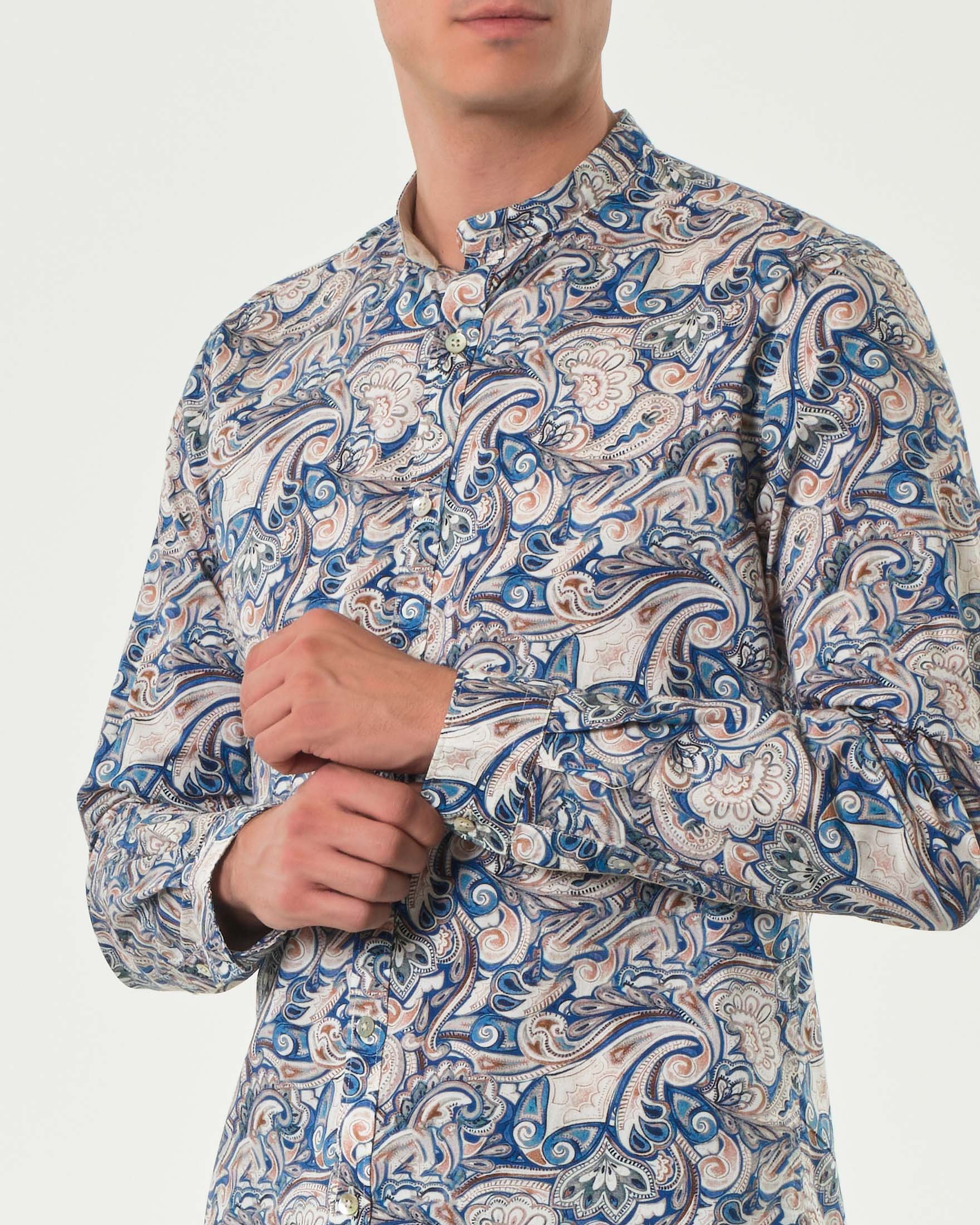 Camicia coreana Alley Docks in fantasia paisley beige e blu in mussola di cotone image