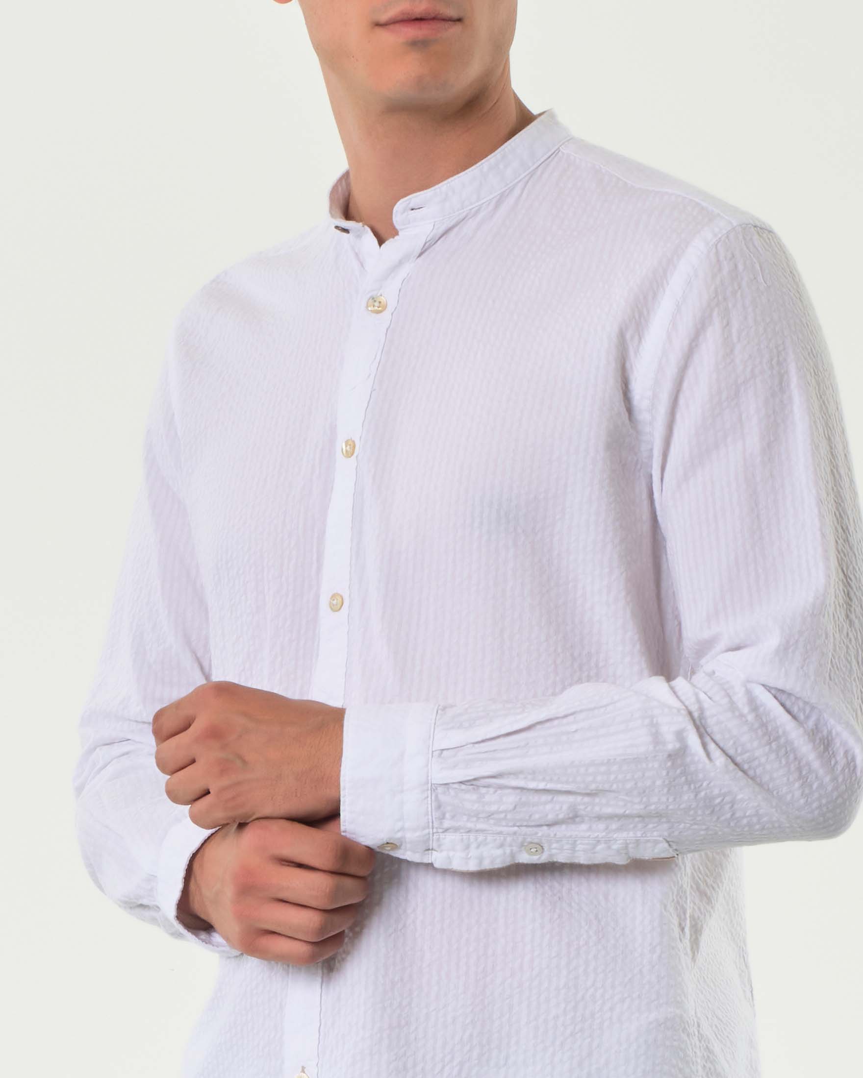 Camicia coreana Alley Docks bianca in seersucker di puro cotone image