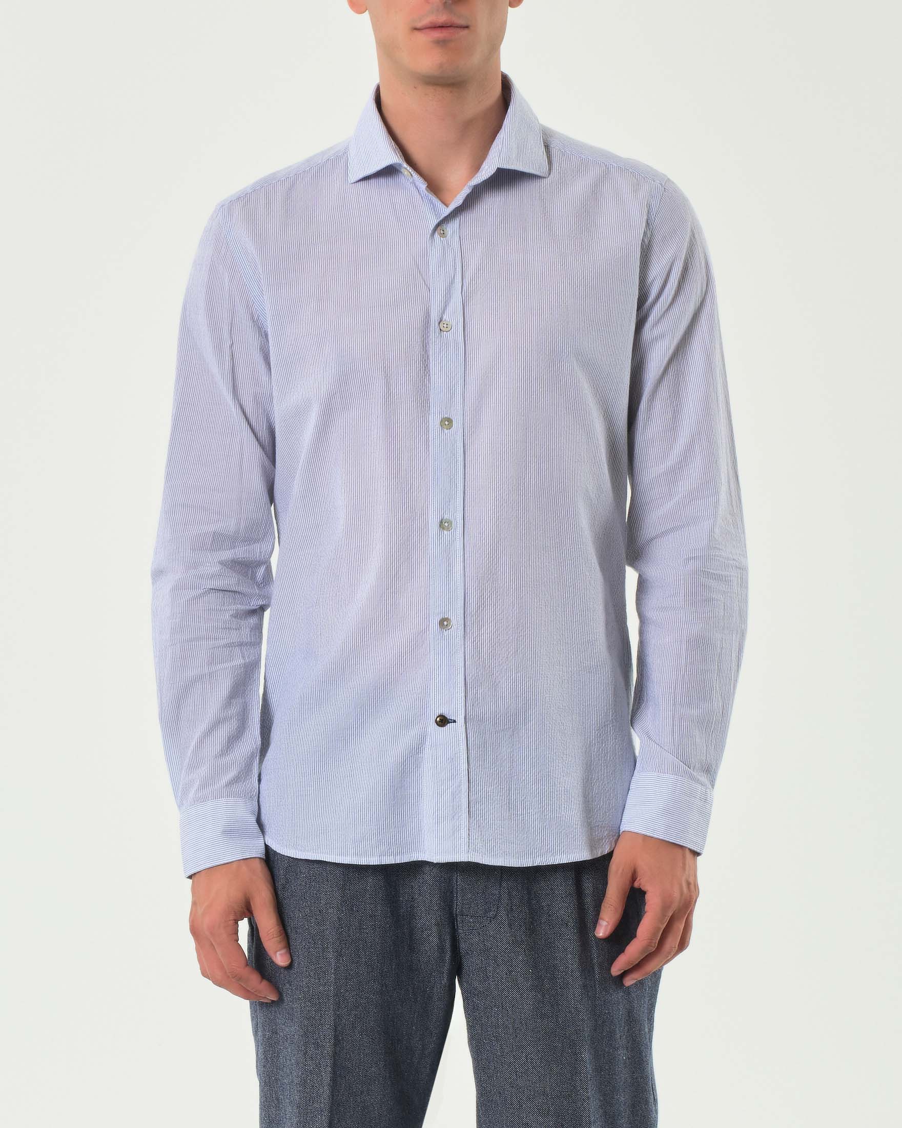 Camicia bastoncino bianco e azzurro in seersucker di cotone stretch con colletto alla francese