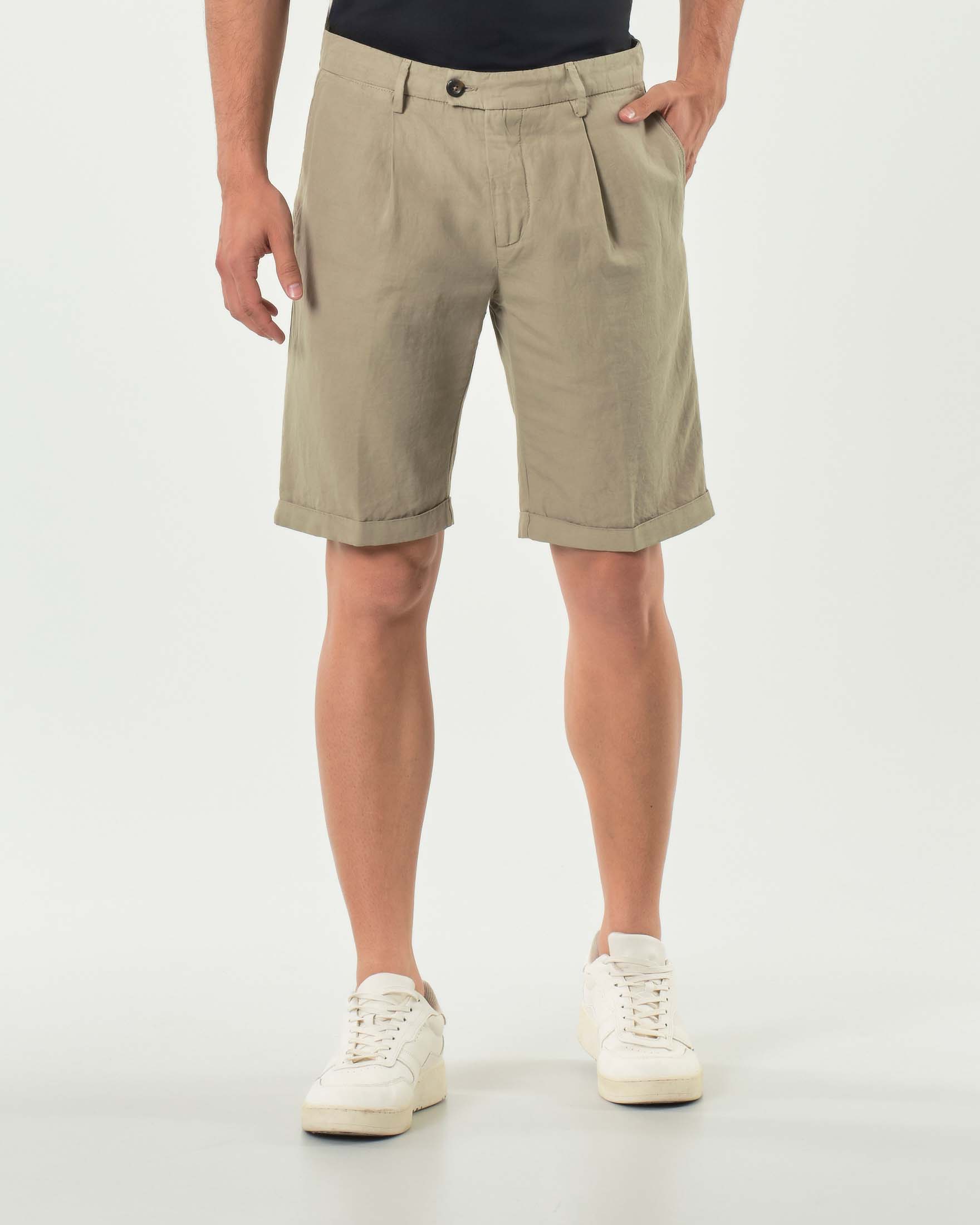Bermuda chino Ashki.i sabbia in misto cotone e lino con una pinces