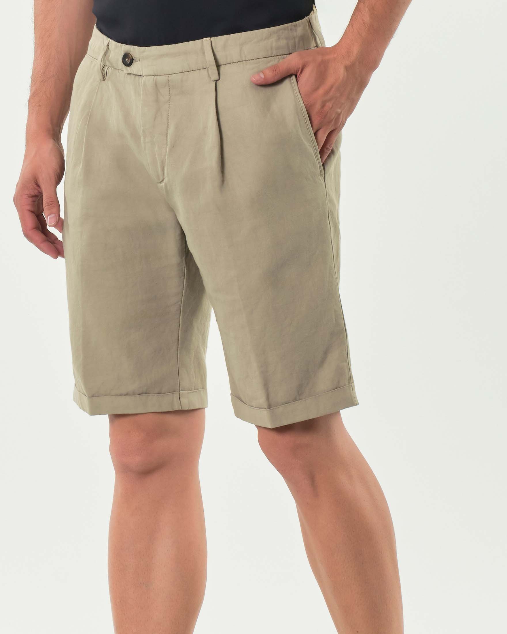 Bermuda chino Ashki.i sabbia in misto cotone e lino con una pinces