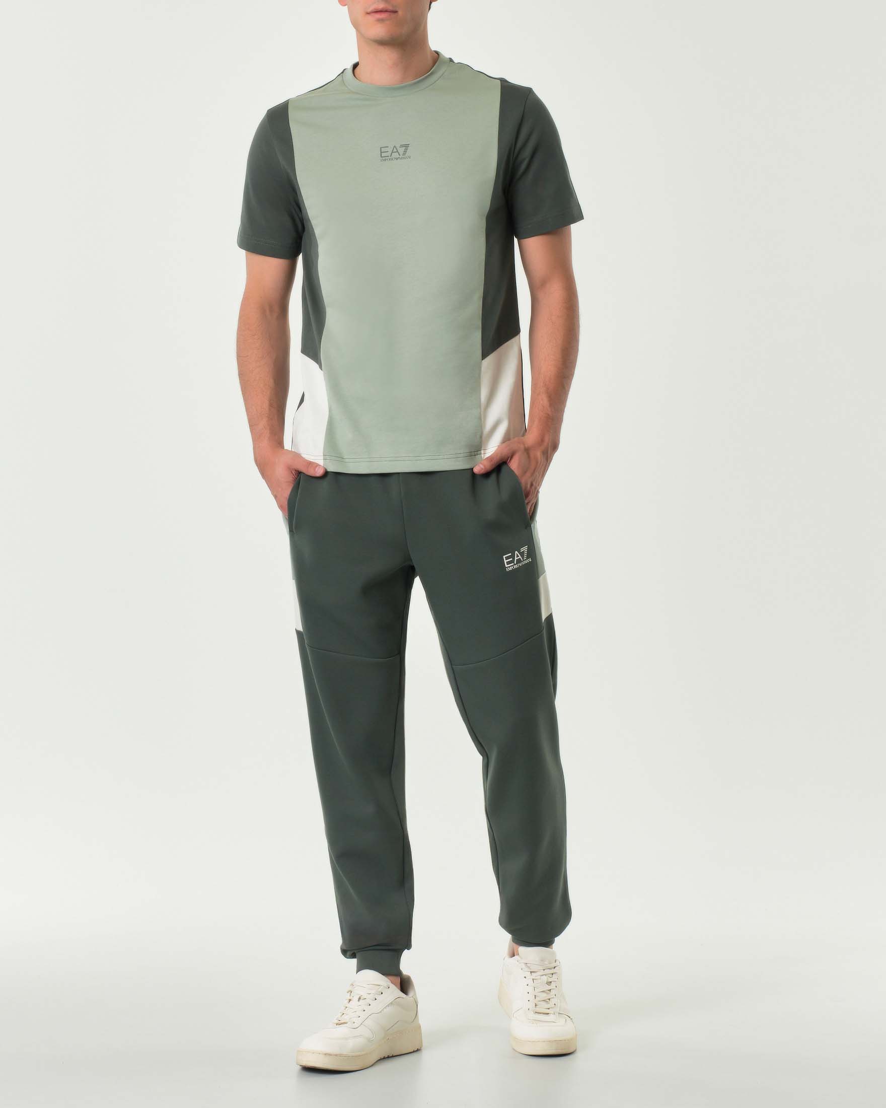 T-shirt EA7 color block salvia militare e panna in puro cotone con logo piccolo sul petto image