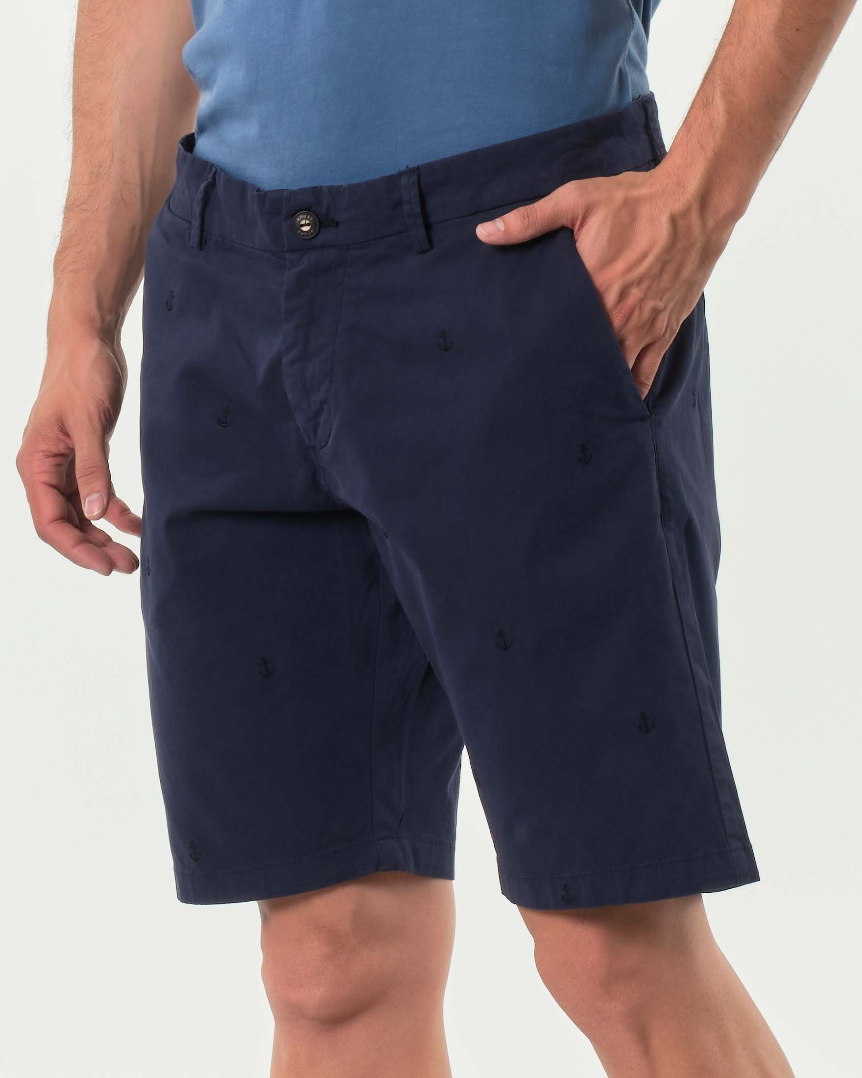 Bermuda chino Impure blu in cotone stretch con ancorette ricamate all over