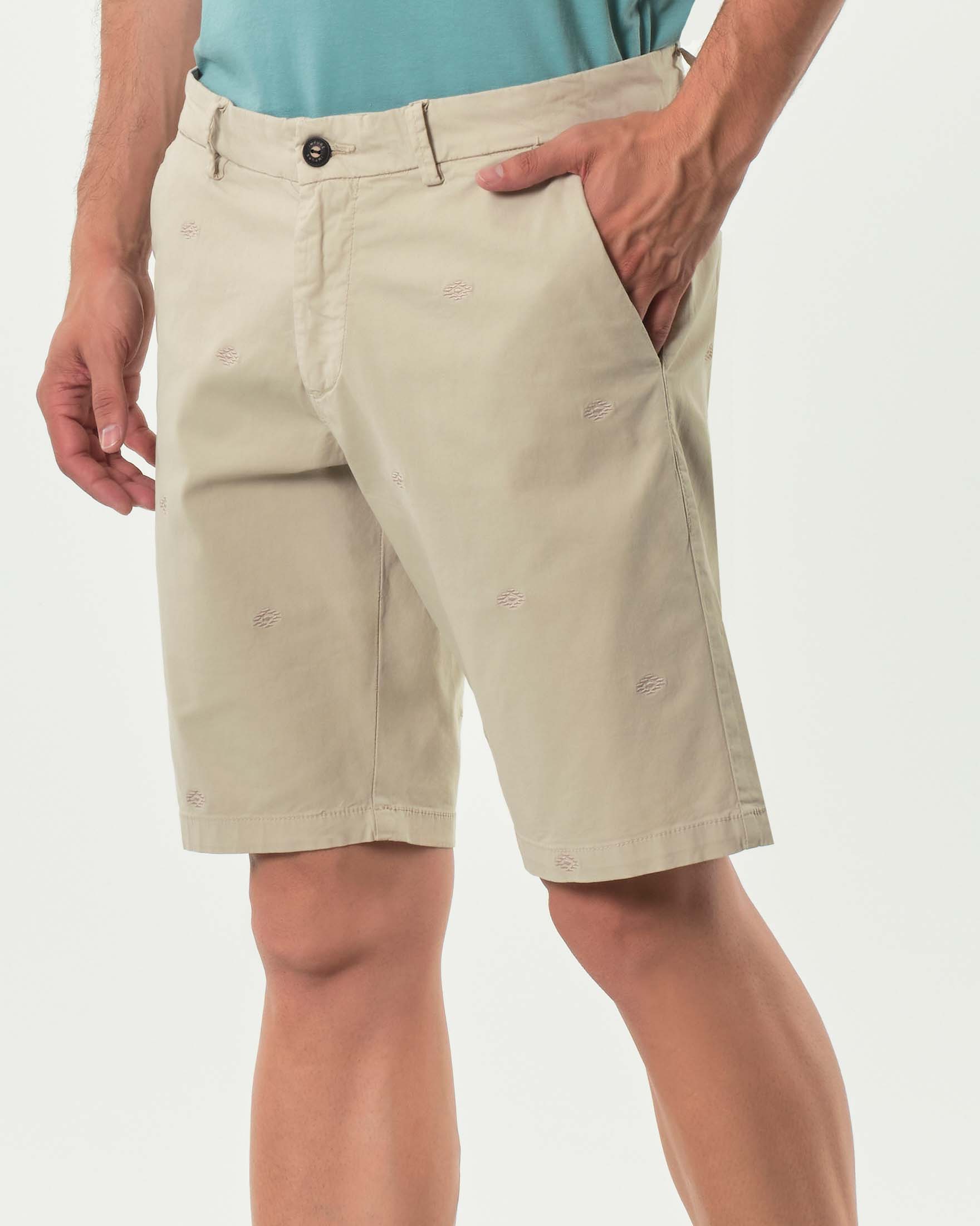 Bermuda chino Impure beige in cotone stretch con ricamo navajo all over