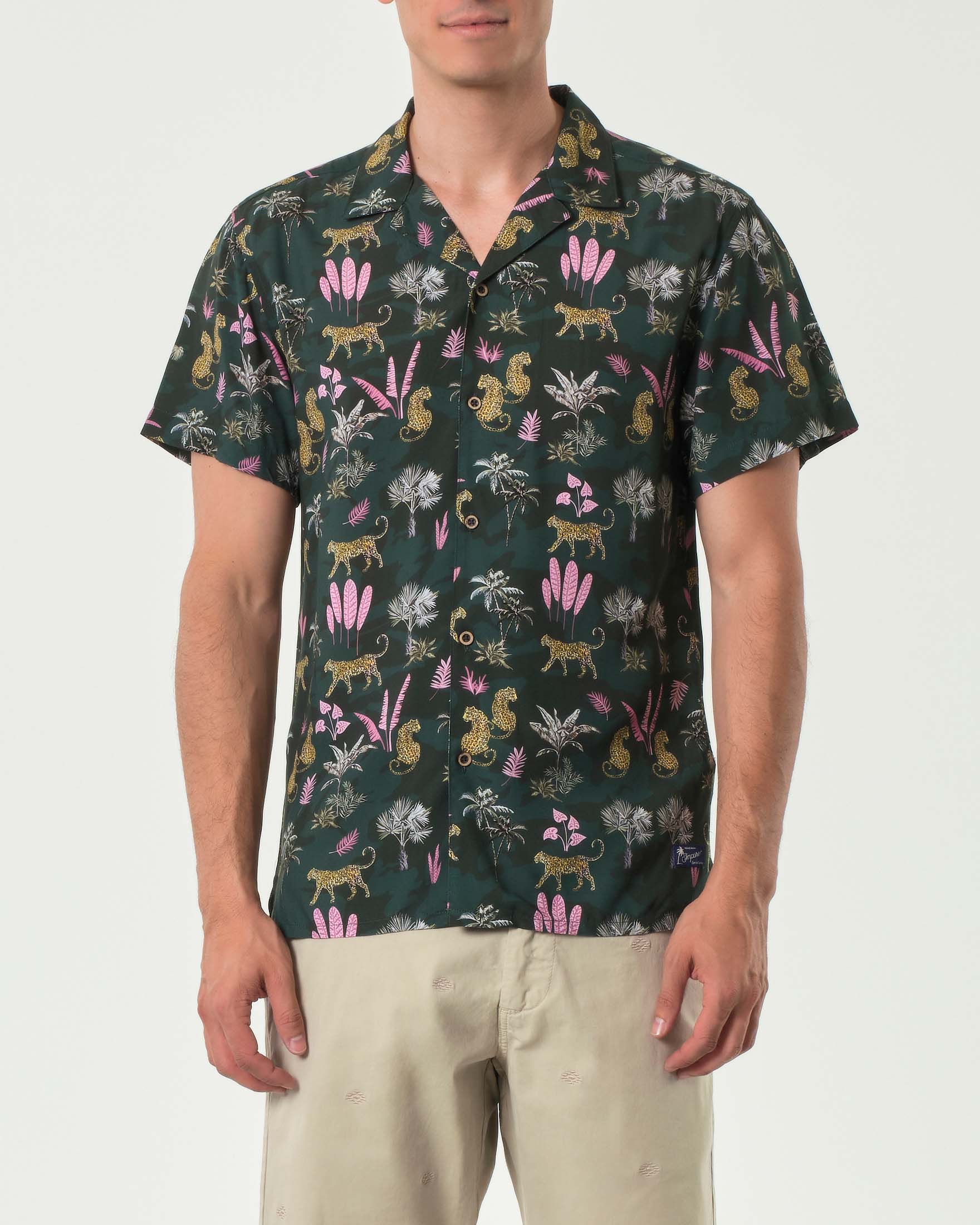 Camicia mezza manica verde con fantasia jungle in pura viscosa