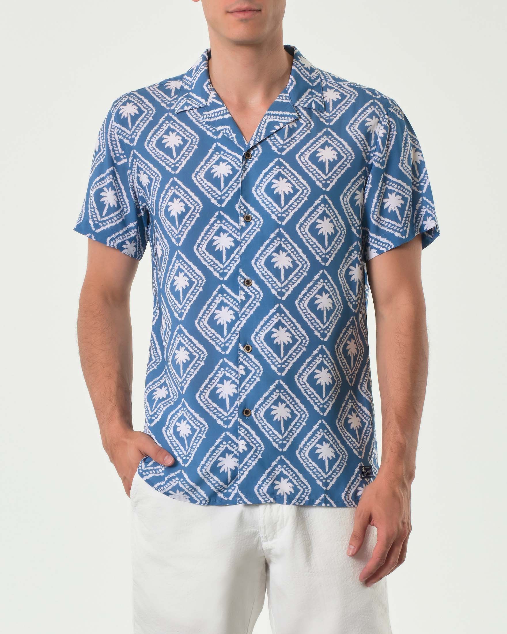 Camicia mezza manica celeste con fantasia palme in pura viscosa