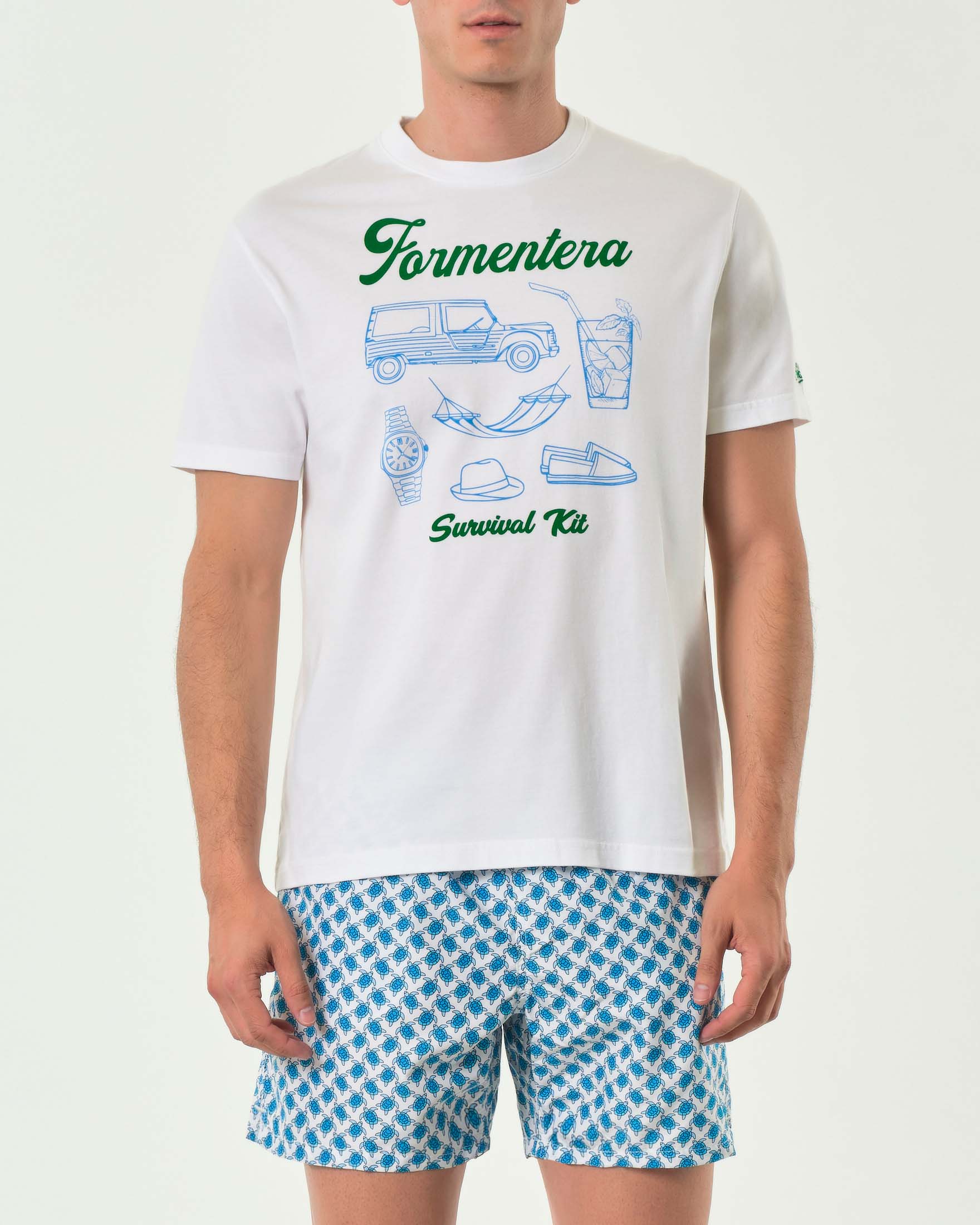 T-shirt bianca con maxi stampa Formentera Survival Kit davanti