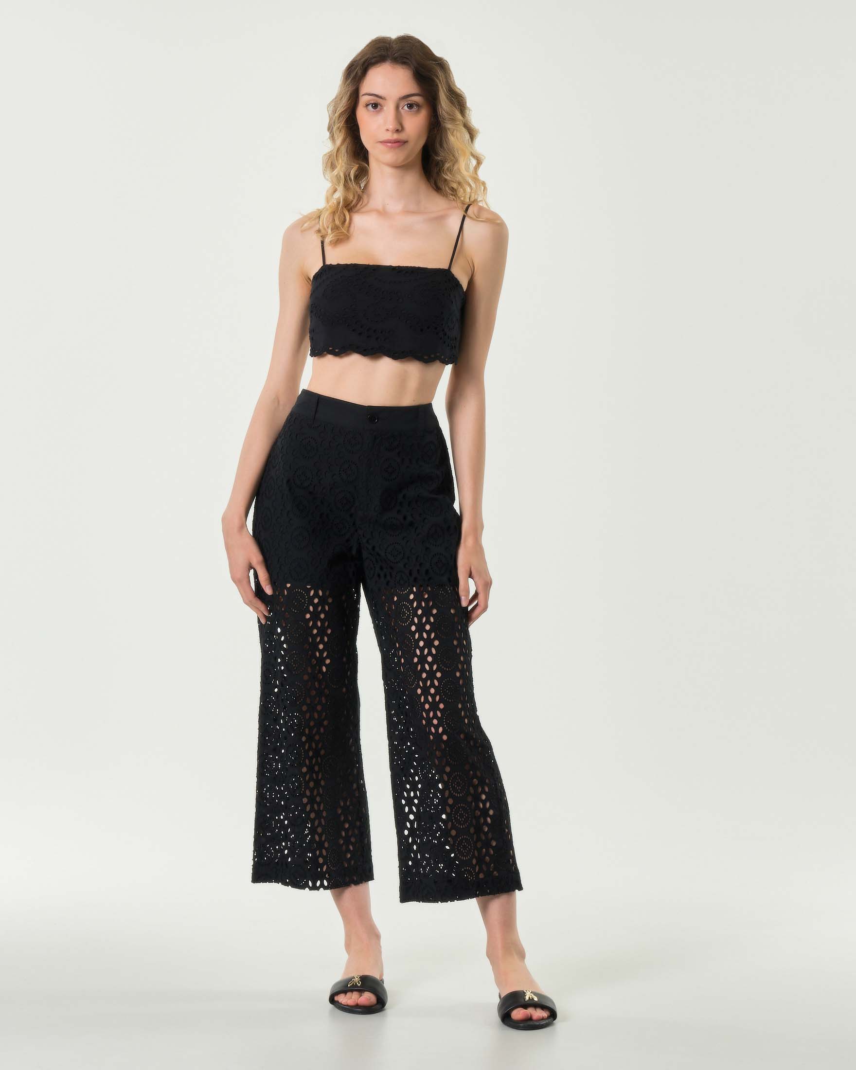 Crop top nero in cotone sangallo con spalline sottili