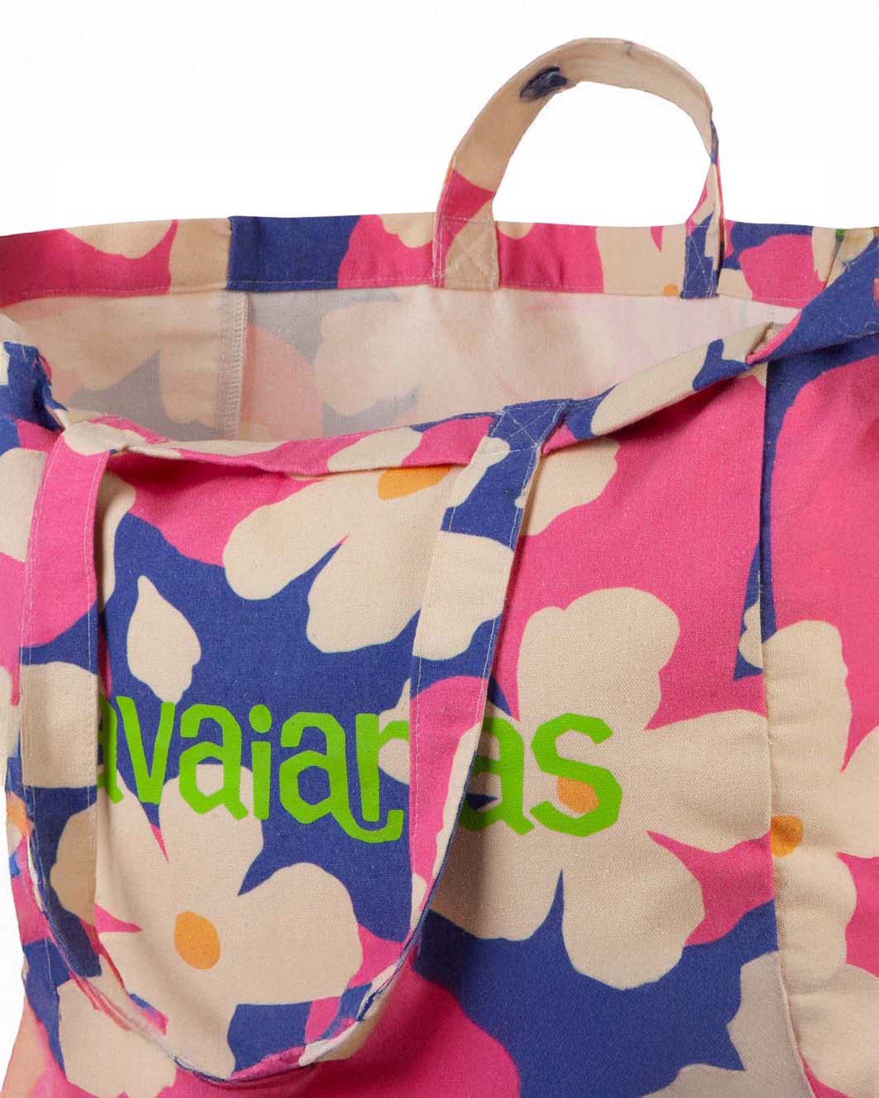 Shopping bag blu Havaianas in misto cotone a fantasia fiori rosa con scritta logo stampata image