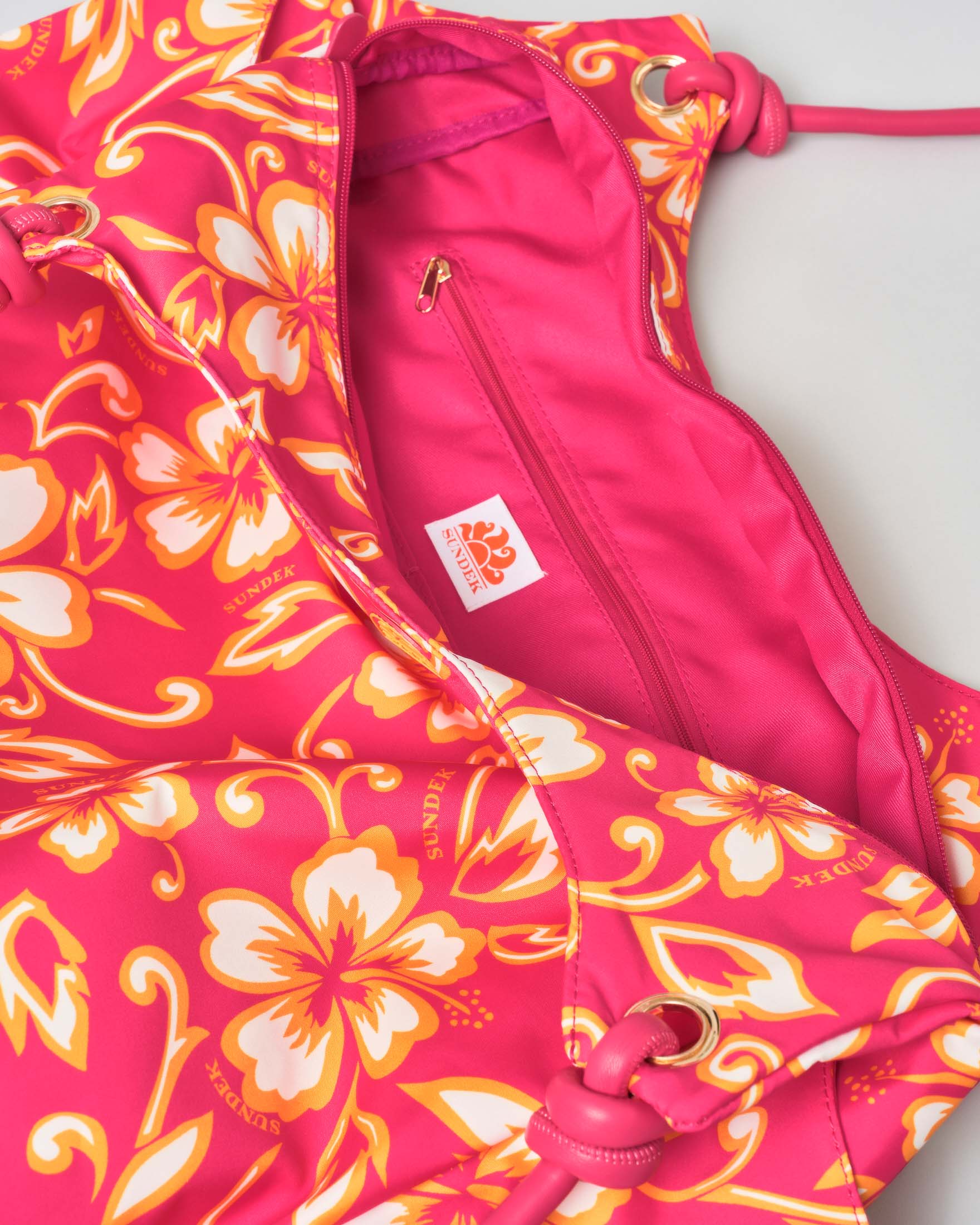 Borsa mare fucsia Sundek a fantasia fiori ibisco arancioni con tracolla a corda image
