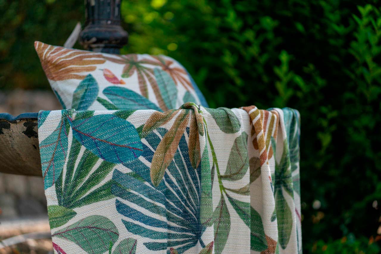 Plaid Mindo in cotone color crema con stampa fogliame multicolor image