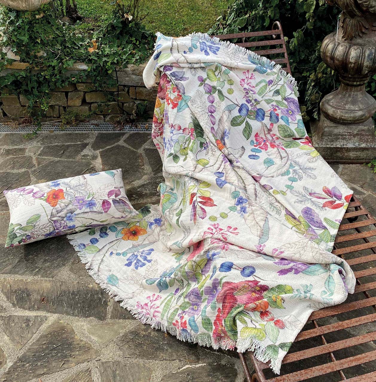 Plaid Polinesia in cotone color crema con stampa fiori tropicali multicolor