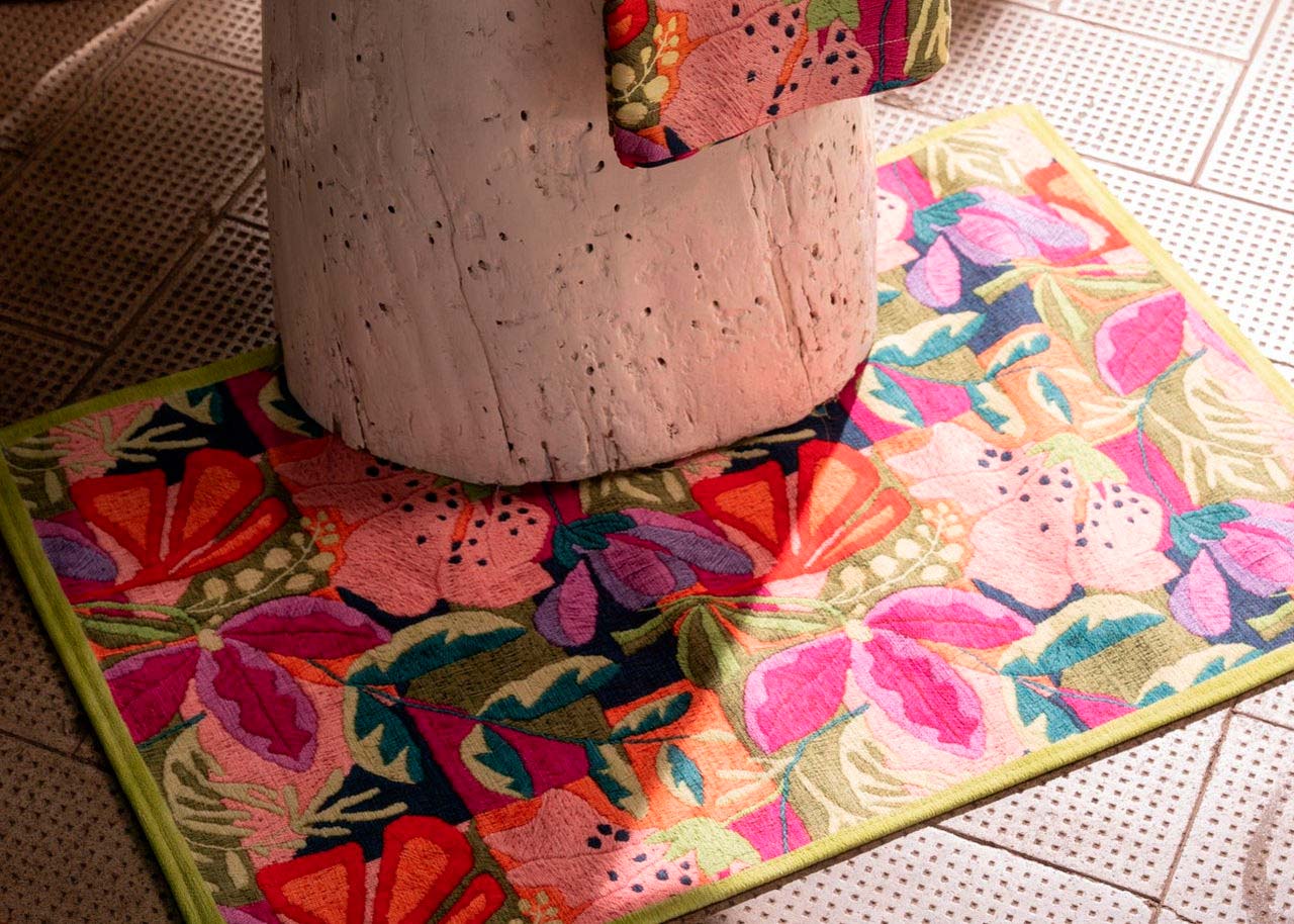 Tappeto Kiriku a fantasia floreale multicolore con bordatura verde 52x80 image