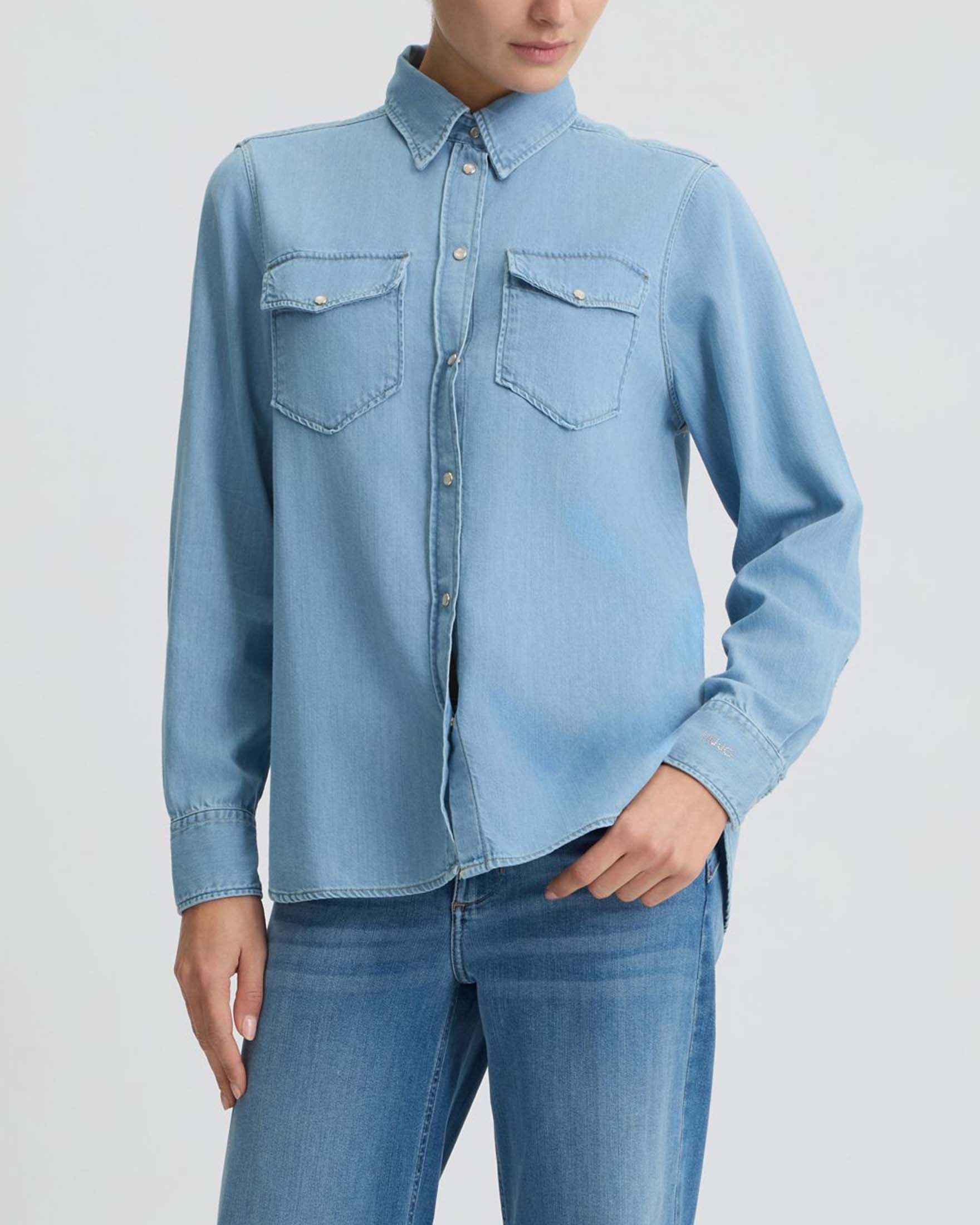 Camicia Liu Jo in denim di cotone stretch azzurra con doppio taschino sul petto