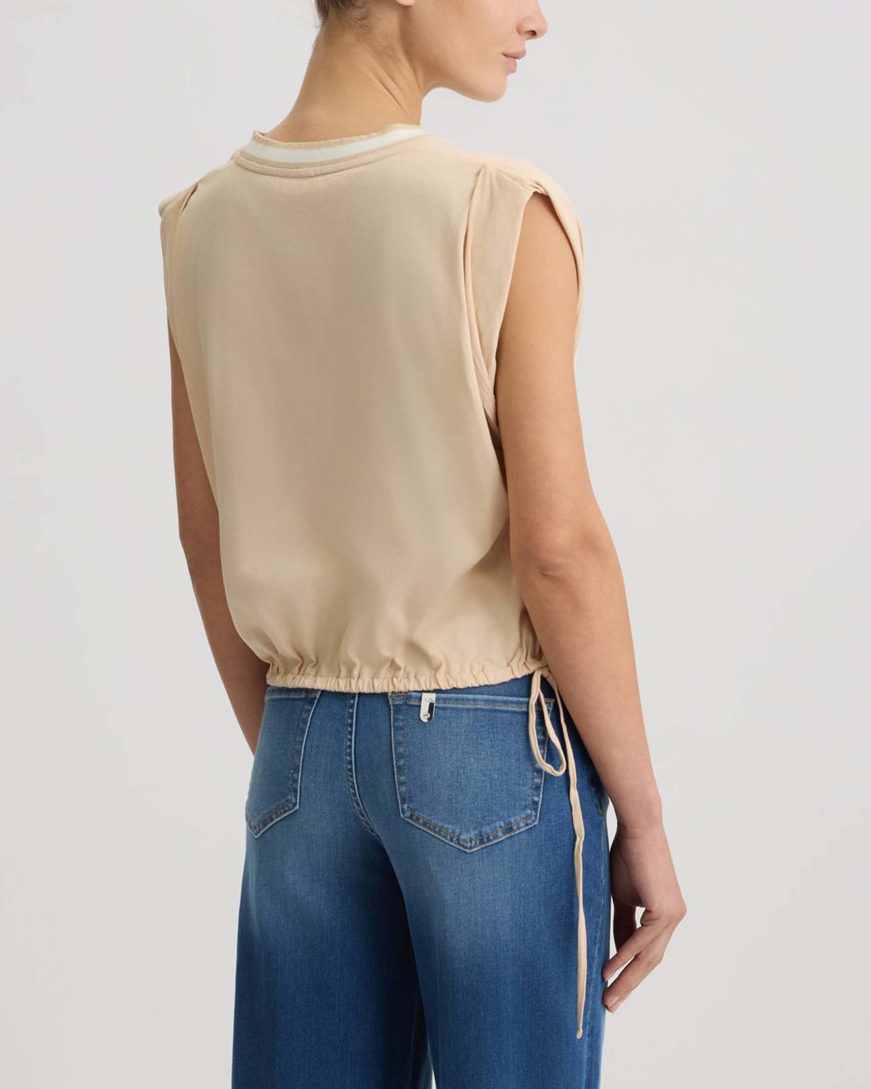T-shirt beige cropped Liu Jo Sport senza maniche con coulisse al fondo e scollo bicolore