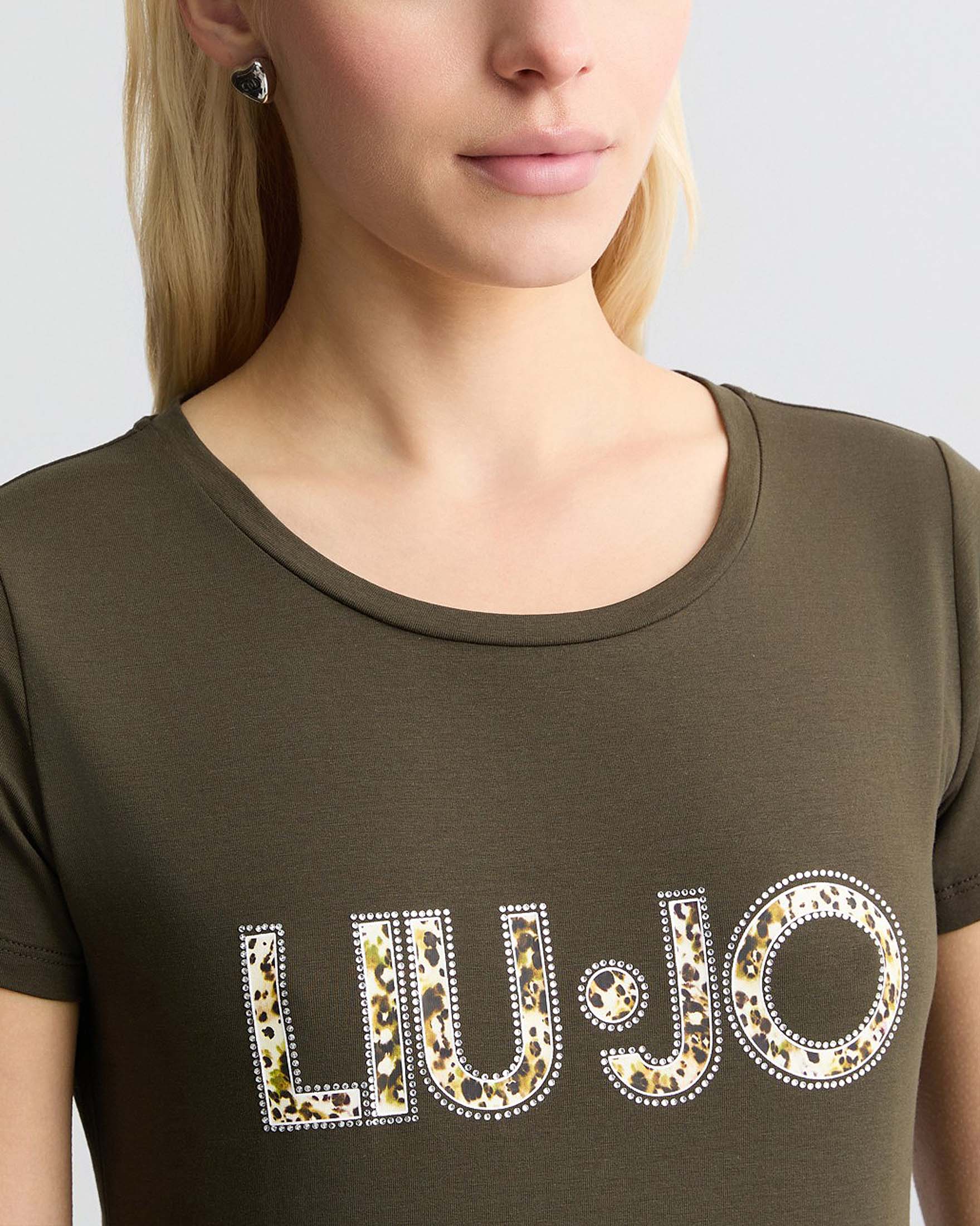T-shirt verde militare Liu Jo Mare in cotone stretch con scritta logo a stampa animalier con strass image