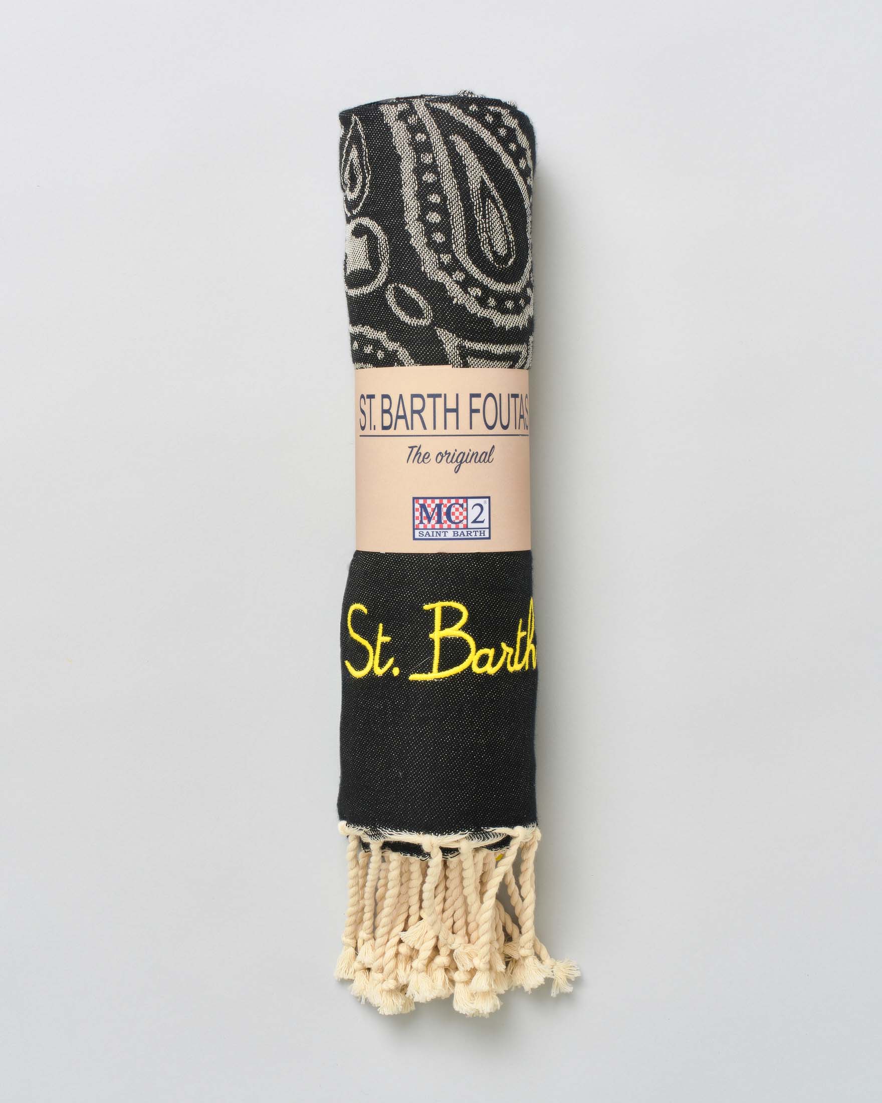 Telo mare nero in cotone a fantasia bandana con frange al fondo e scritta logo ricamata